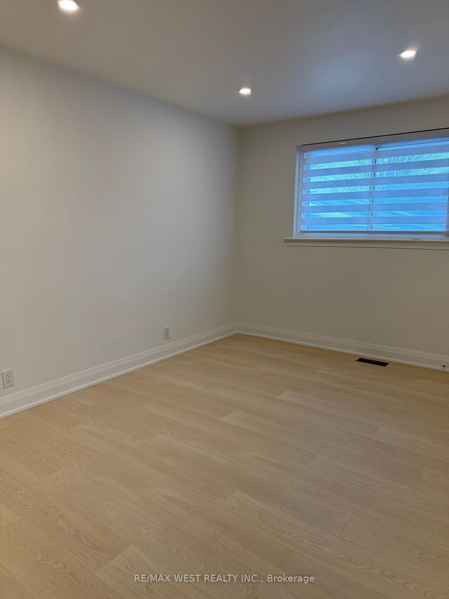 Photo 10 of Unit #1, 10 Tynevale Drive, Etobicoke, Willowridge-Martingrove-Richview — HOMEH