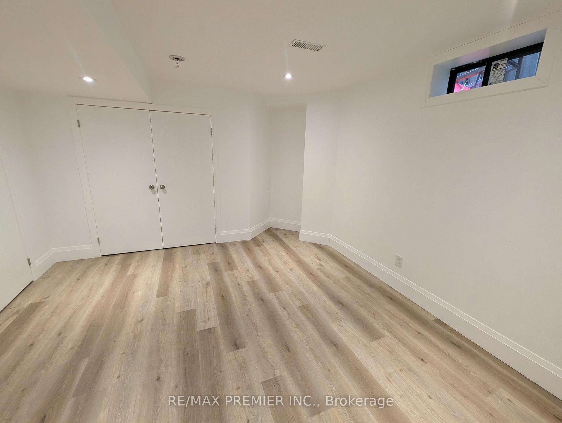 Photo 10 of Unit Lower, 15 Timothy Court, Etobicoke, Humber Heights — HOMEH