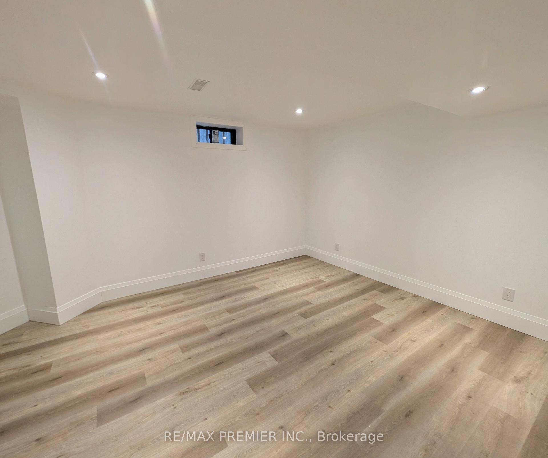 Photo 12 of Unit Lower, 15 Timothy Court, Etobicoke, Humber Heights — HOMEH