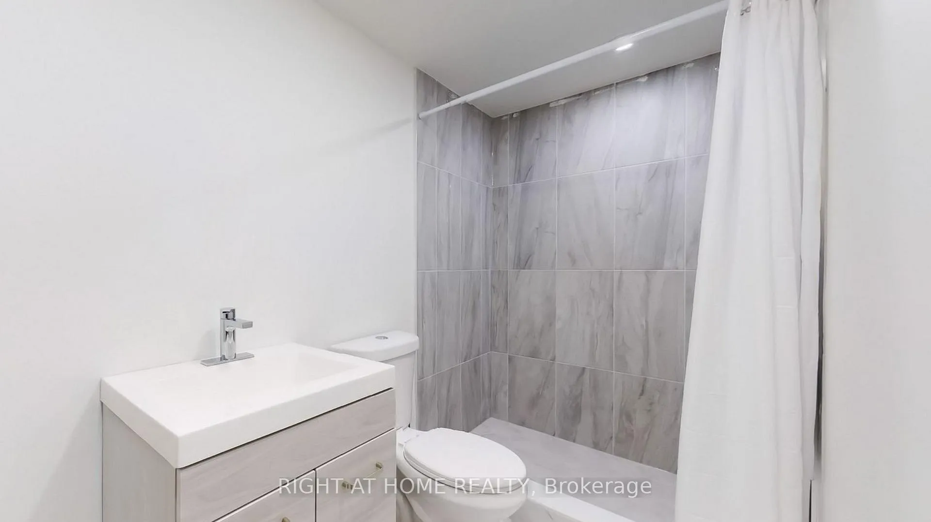 Photo 8 of Unit lower 2, 62 Mcclenny Drive, Aurora, Aurora Highlands — HOMEH