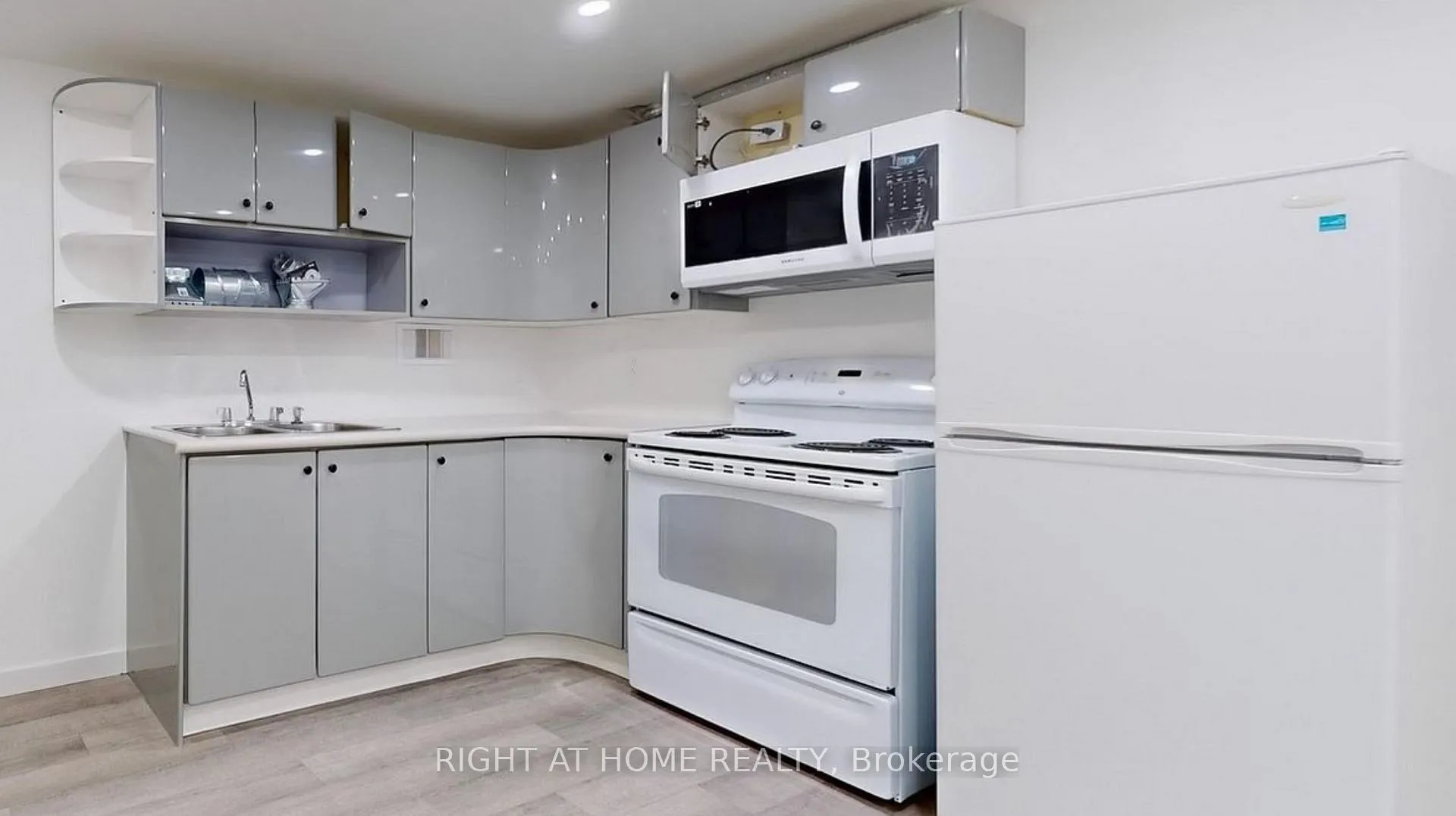 Photo 11 of Unit lower 2, 62 Mcclenny Drive, Aurora, Aurora Highlands — HOMEH