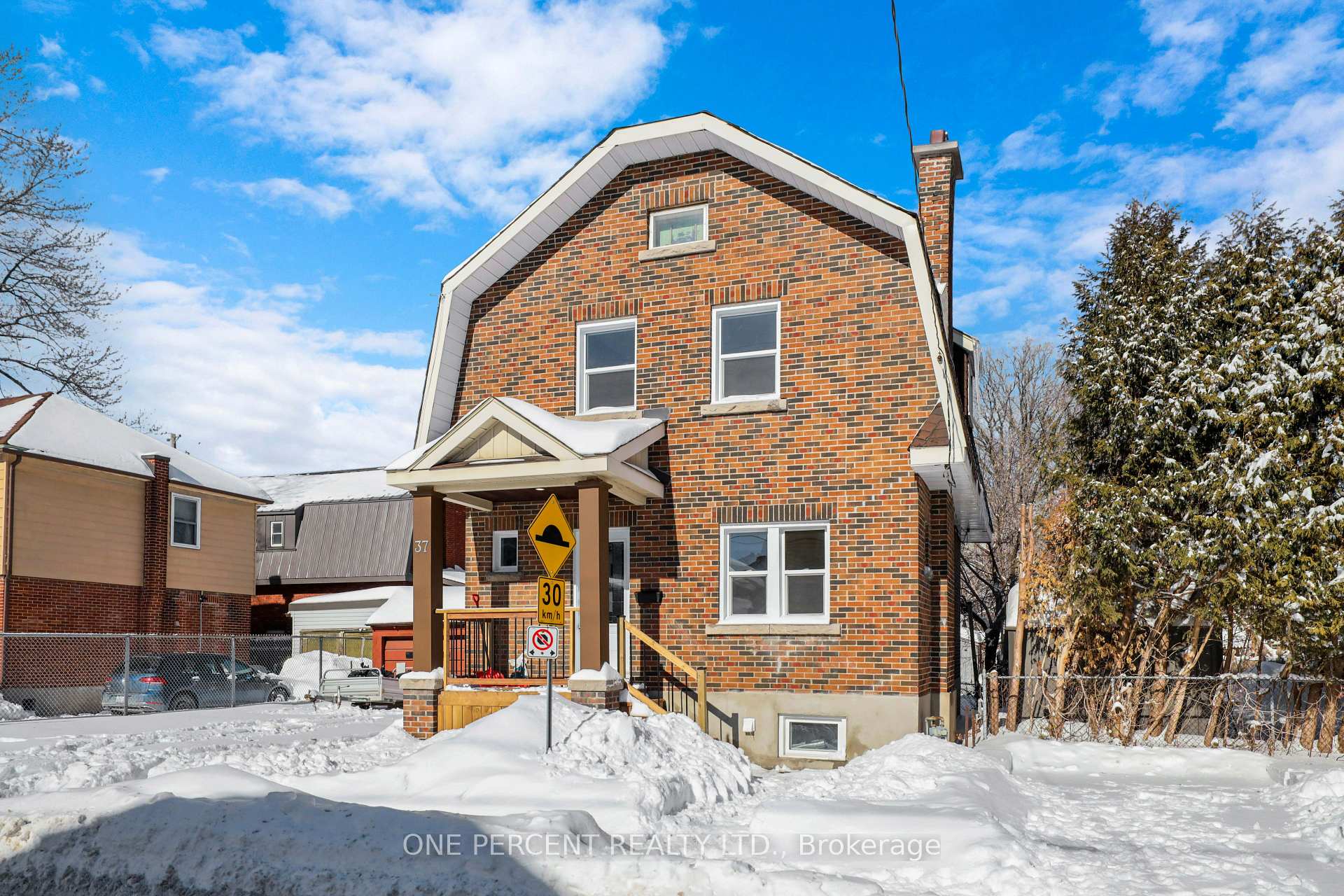 Photo 4 of 37 Tyndall Street, Ottawa, Ottawa West — HOMEH