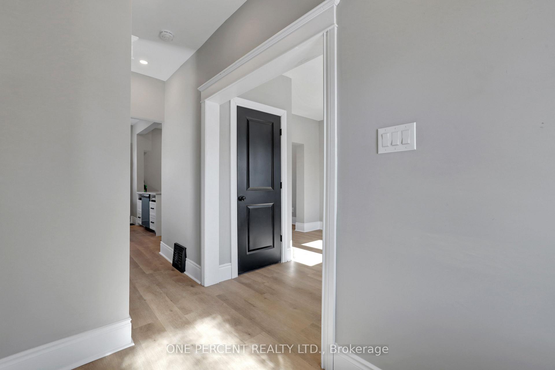Photo 5 of 37 Tyndall Street, Ottawa, Ottawa West — HOMEH