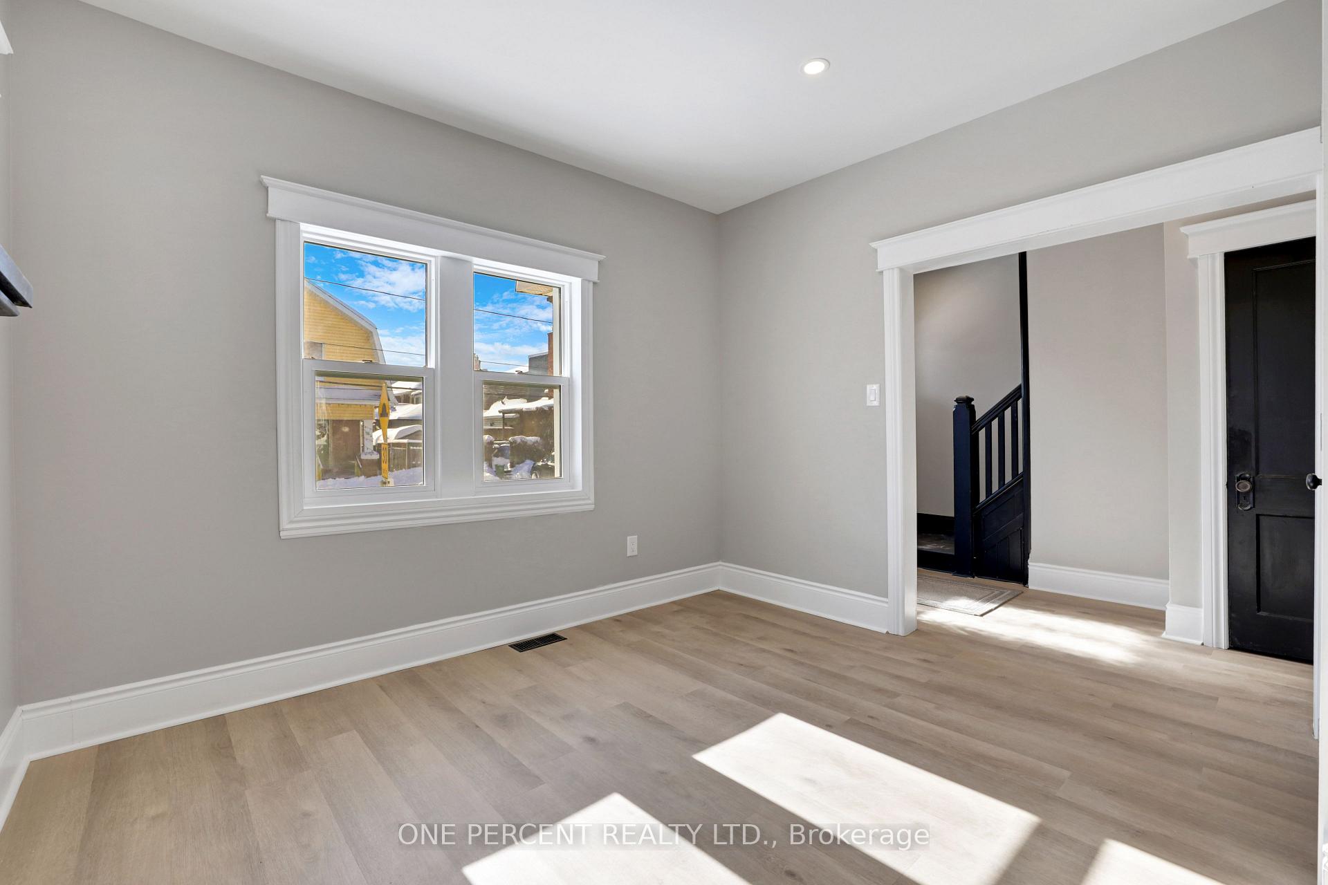 Photo 10 of 37 Tyndall Street, Ottawa, Ottawa West — HOMEH