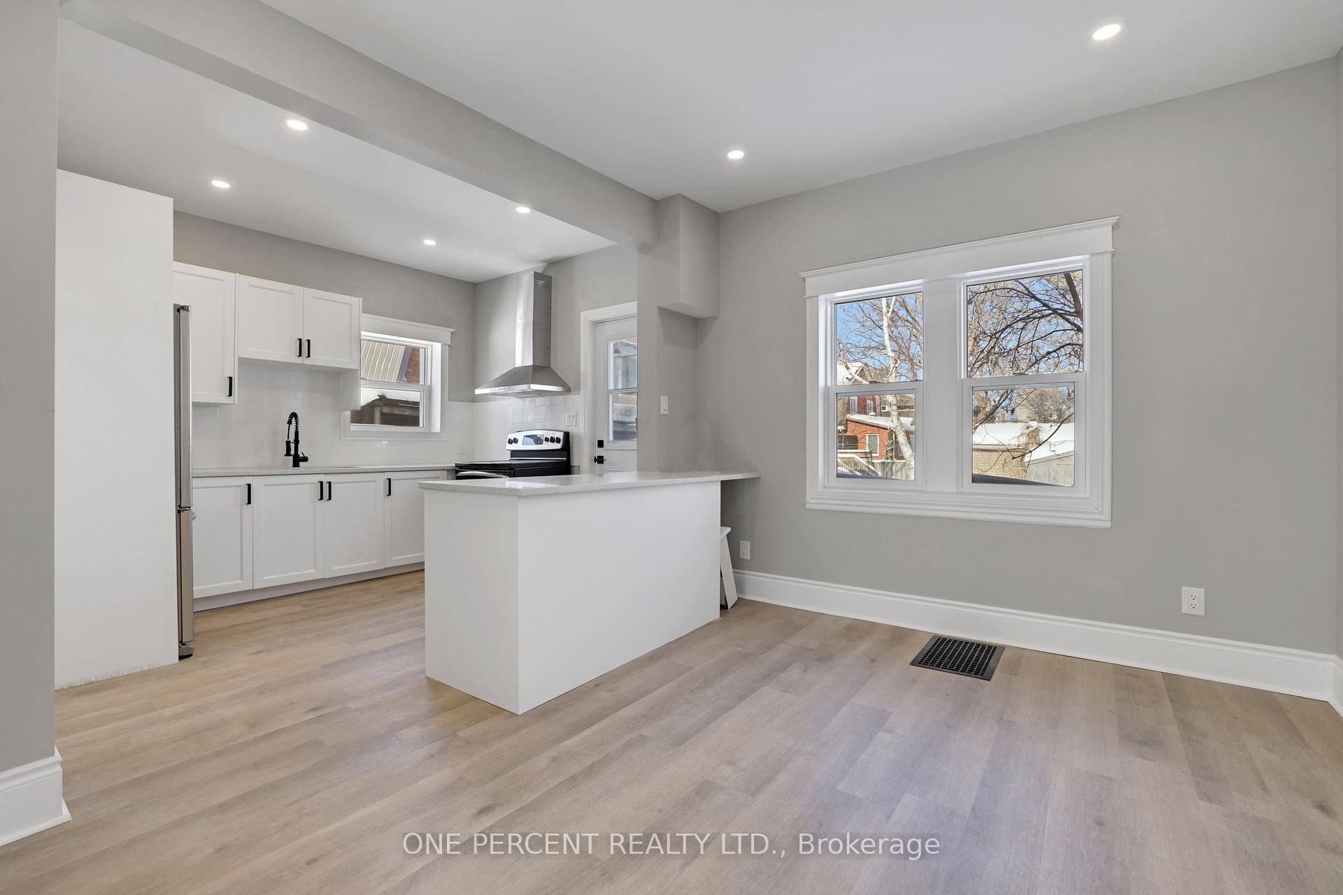 Photo 11 of 37 Tyndall Street, Ottawa, Ottawa West — HOMEH