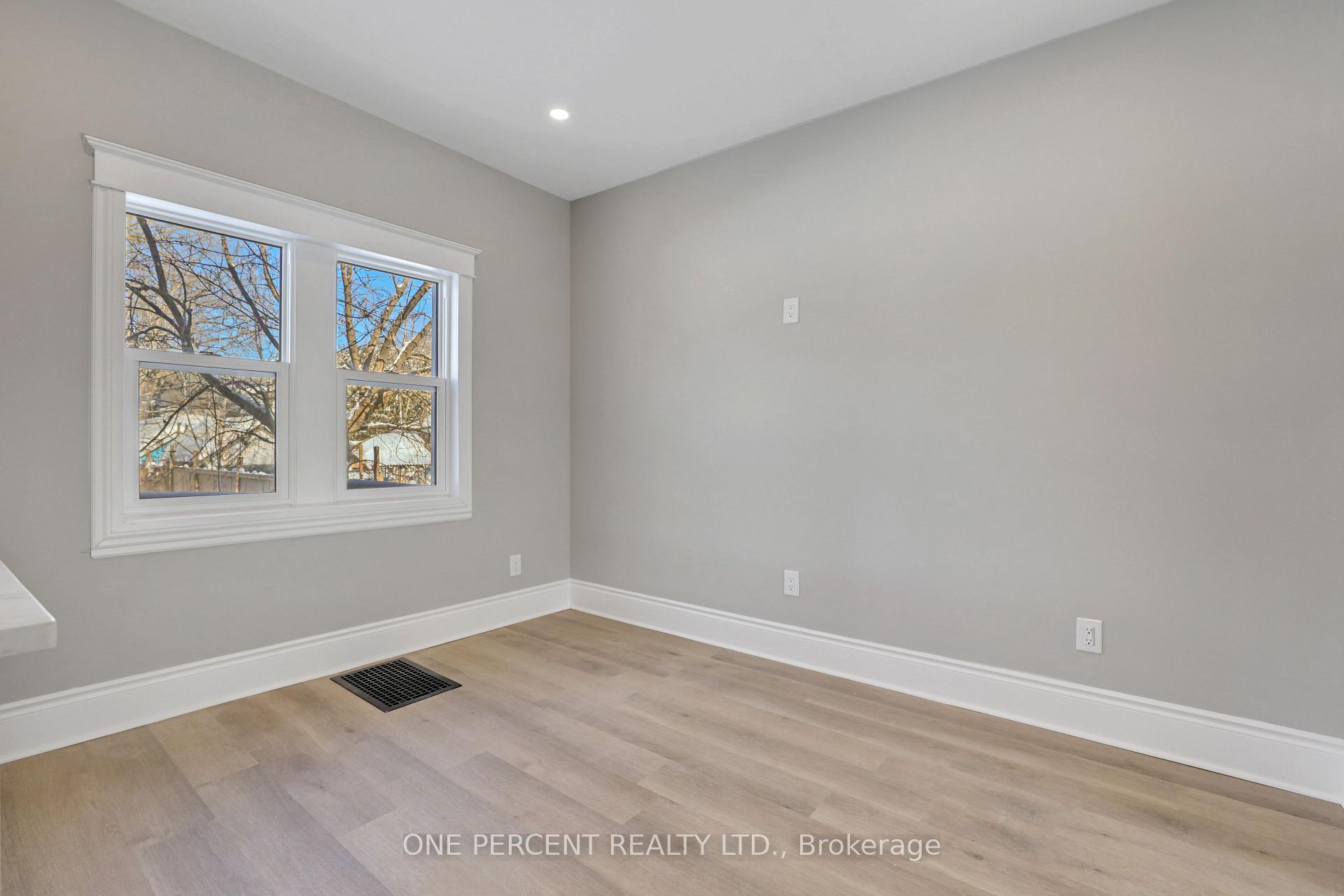 Photo 13 of 37 Tyndall Street, Ottawa, Ottawa West — HOMEH