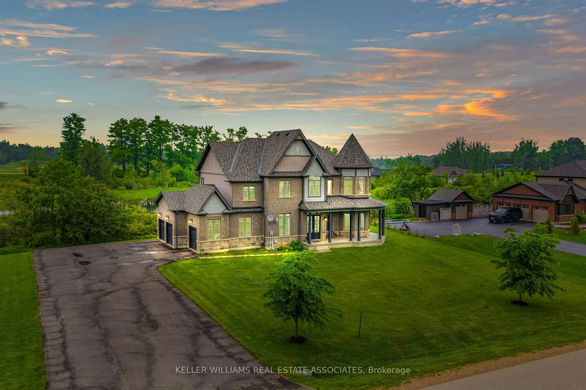 Photo 4 of 7 Country Meadows Drive, Amaranth, Rural Amaranth — HOMEH