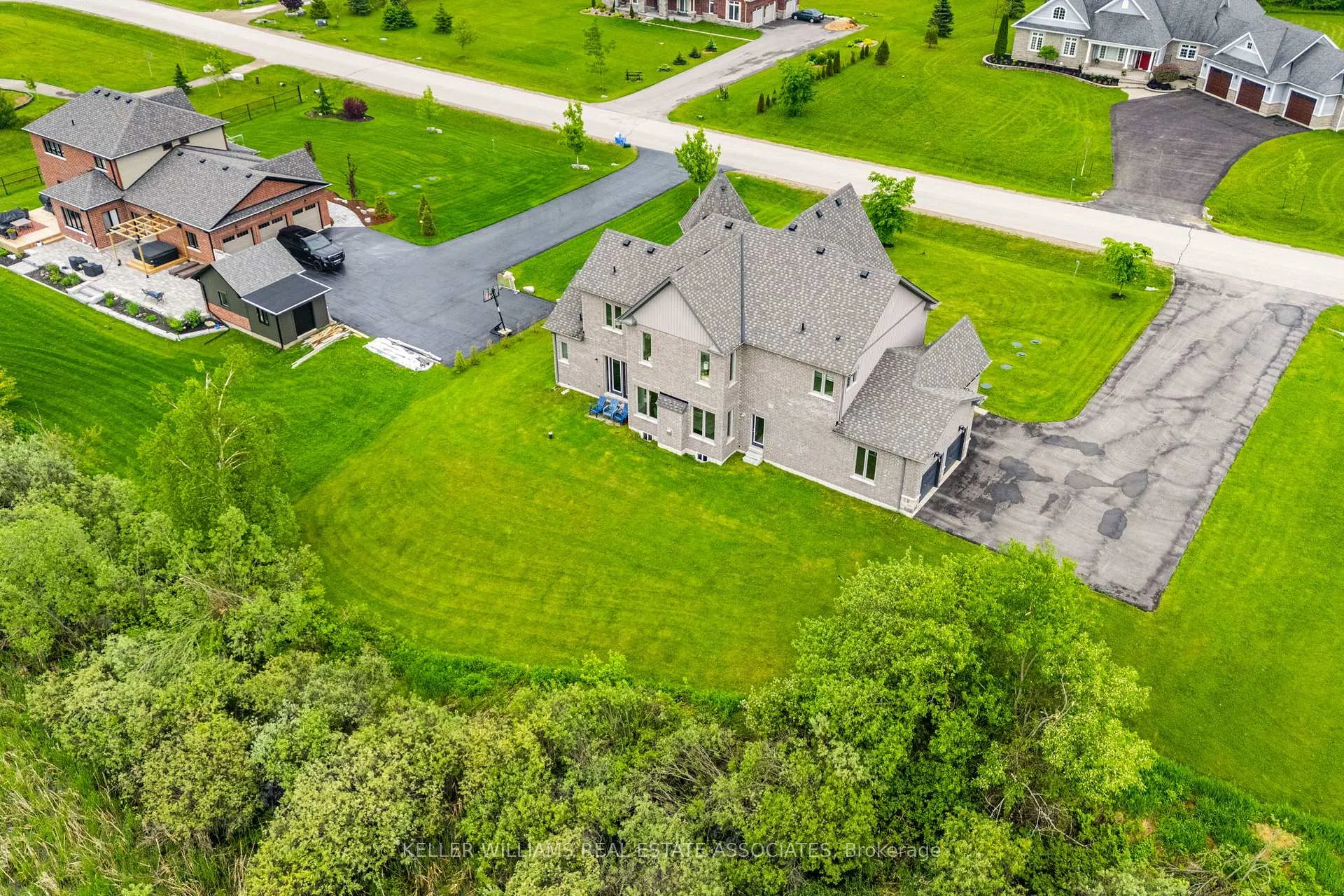 Photo 216 of 7 Country Meadows Drive, Amaranth, Rural Amaranth — HOMEH
