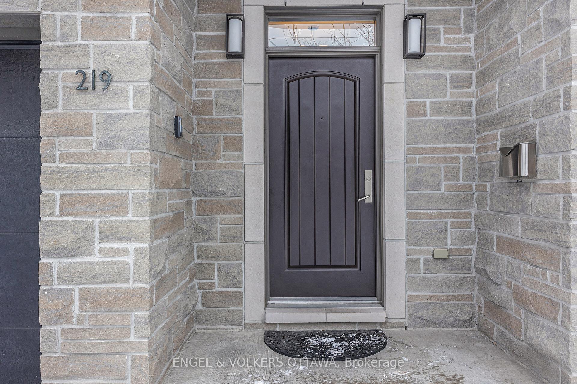 Photo 2 of 219 Carleton Avenue, Ottawa, Ottawa West/Tunneys Pasture — HOMEH