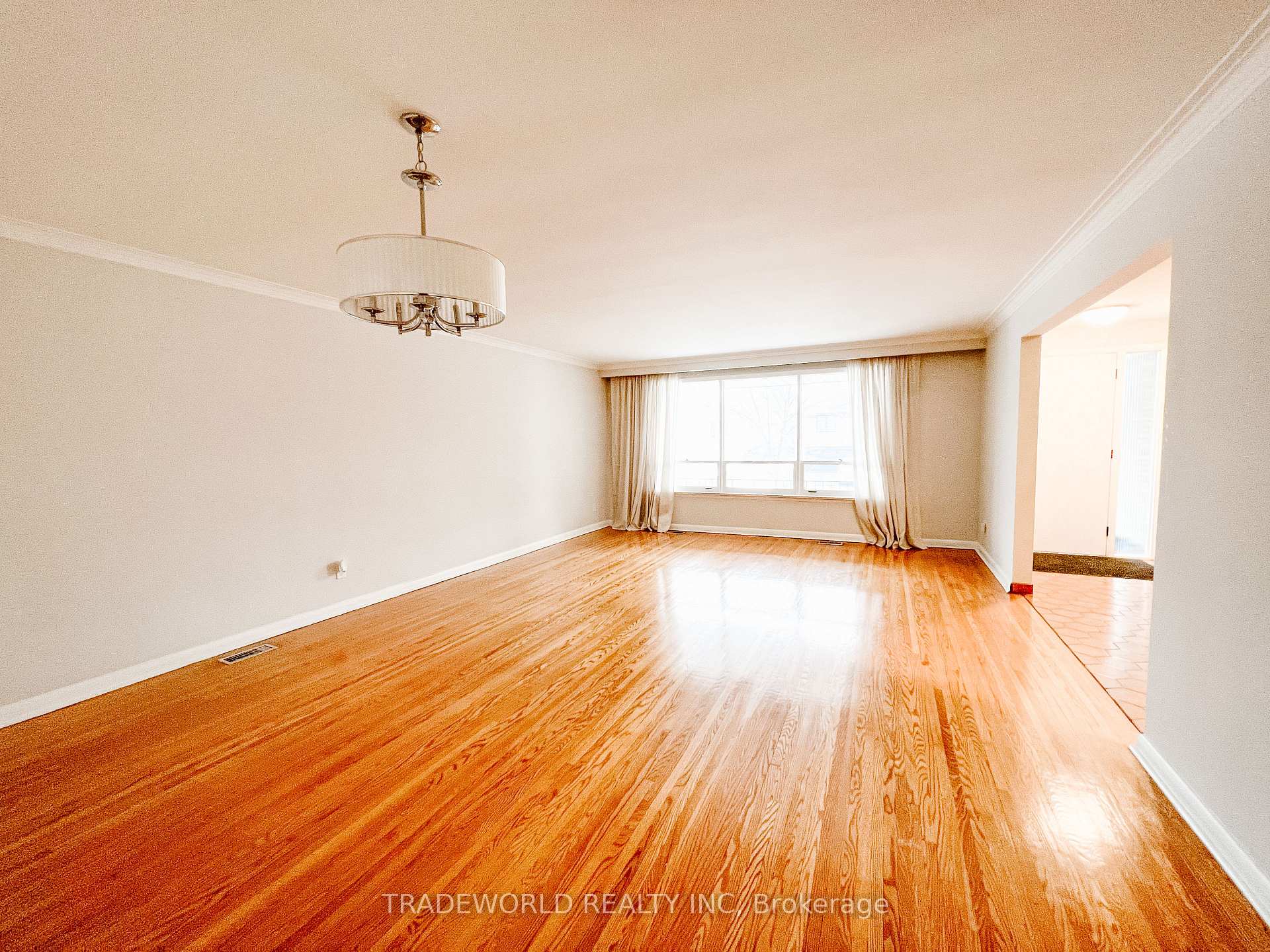Photo 2 of Unit Upper, 4 Manorhampton Drive, Etobicoke, Willowridge-Martingrove-Richview — HOMEH