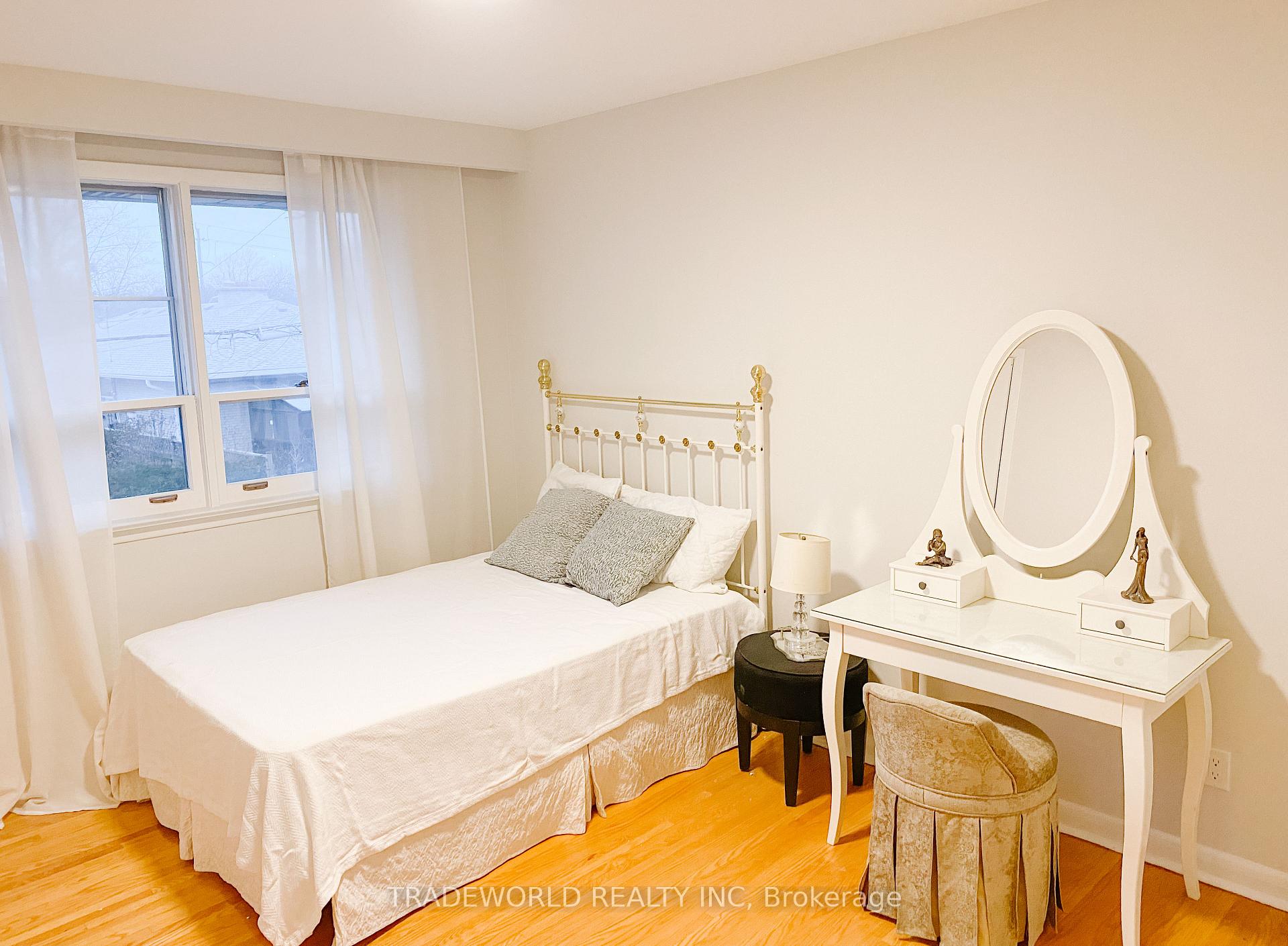 Photo 6 of Unit Upper, 4 Manorhampton Drive, Etobicoke, Willowridge-Martingrove-Richview — HOMEH