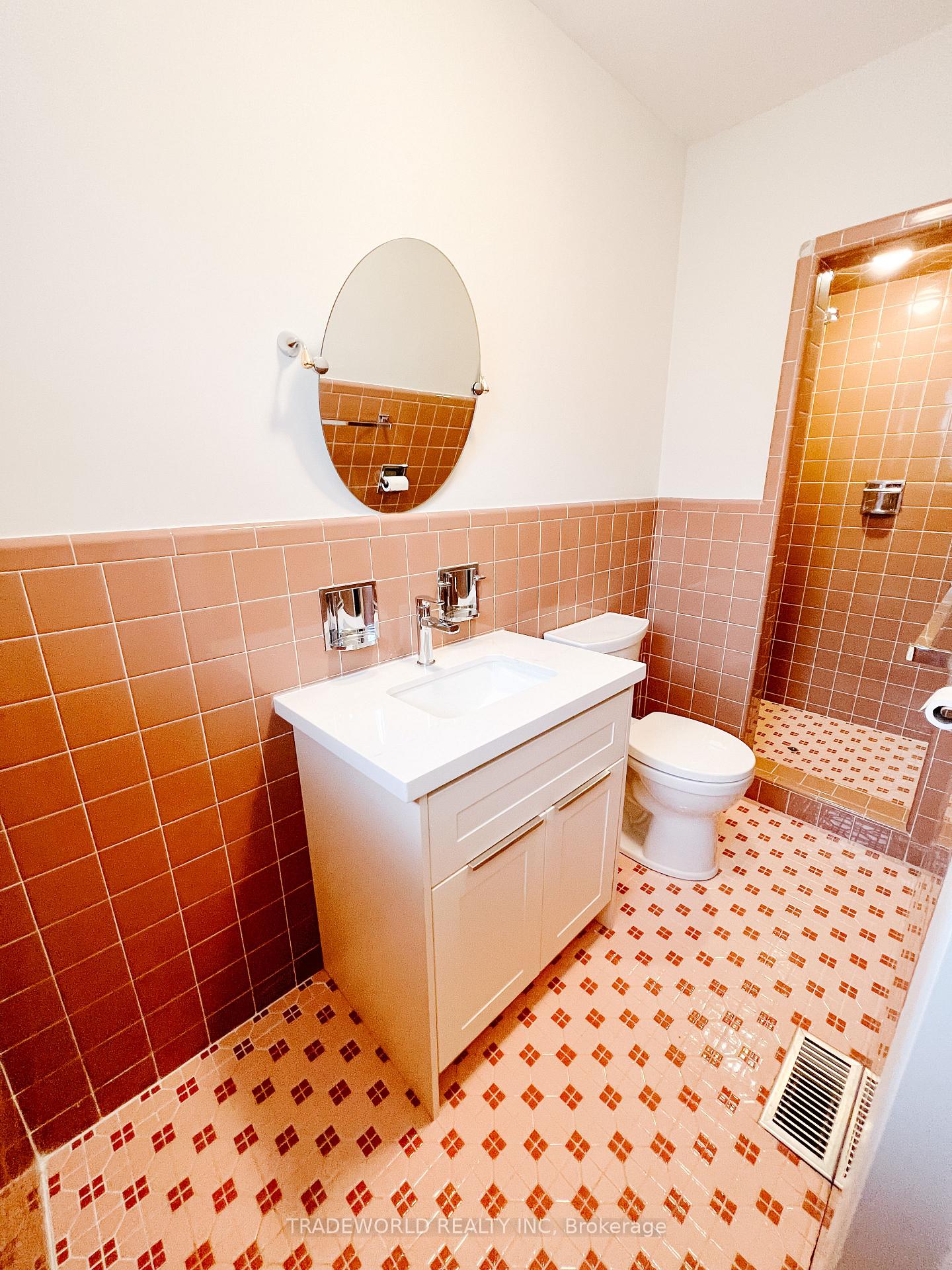 Photo 10 of Unit Upper, 4 Manorhampton Drive, Etobicoke, Willowridge-Martingrove-Richview — HOMEH