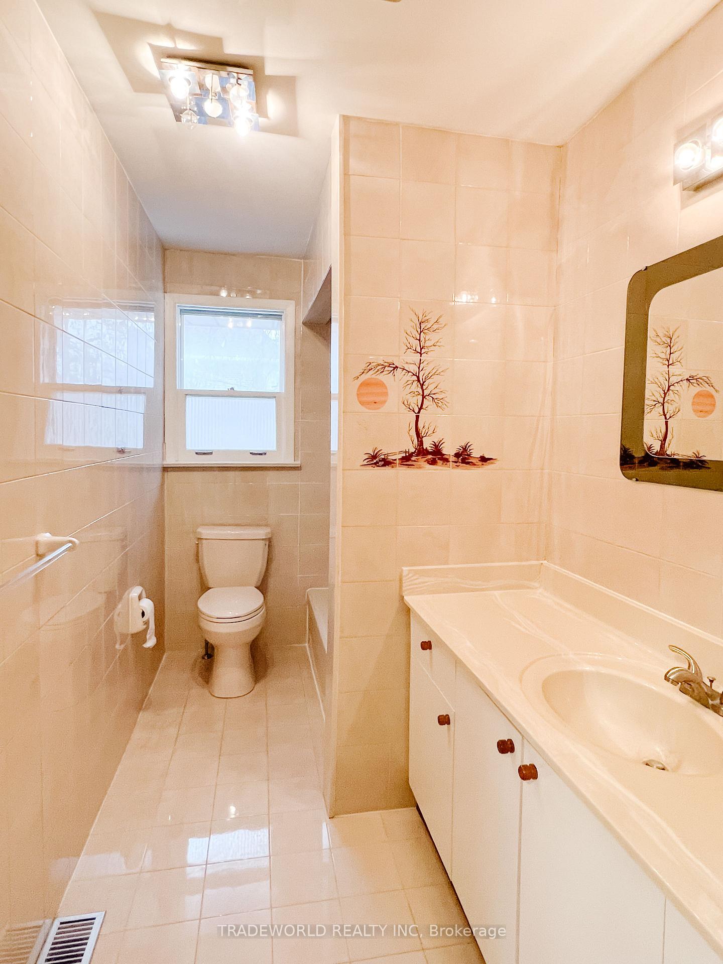 Photo 11 of Unit Upper, 4 Manorhampton Drive, Etobicoke, Willowridge-Martingrove-Richview — HOMEH