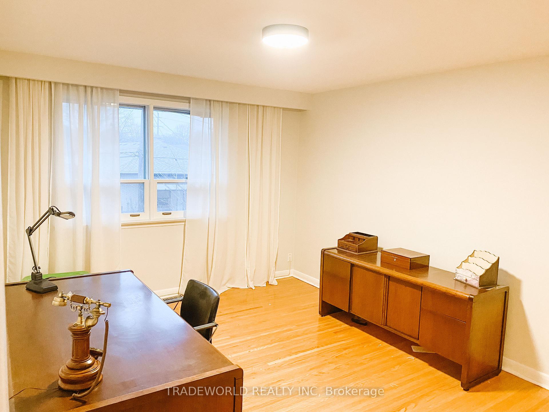 Photo 12 of Unit Upper, 4 Manorhampton Drive, Etobicoke, Willowridge-Martingrove-Richview — HOMEH