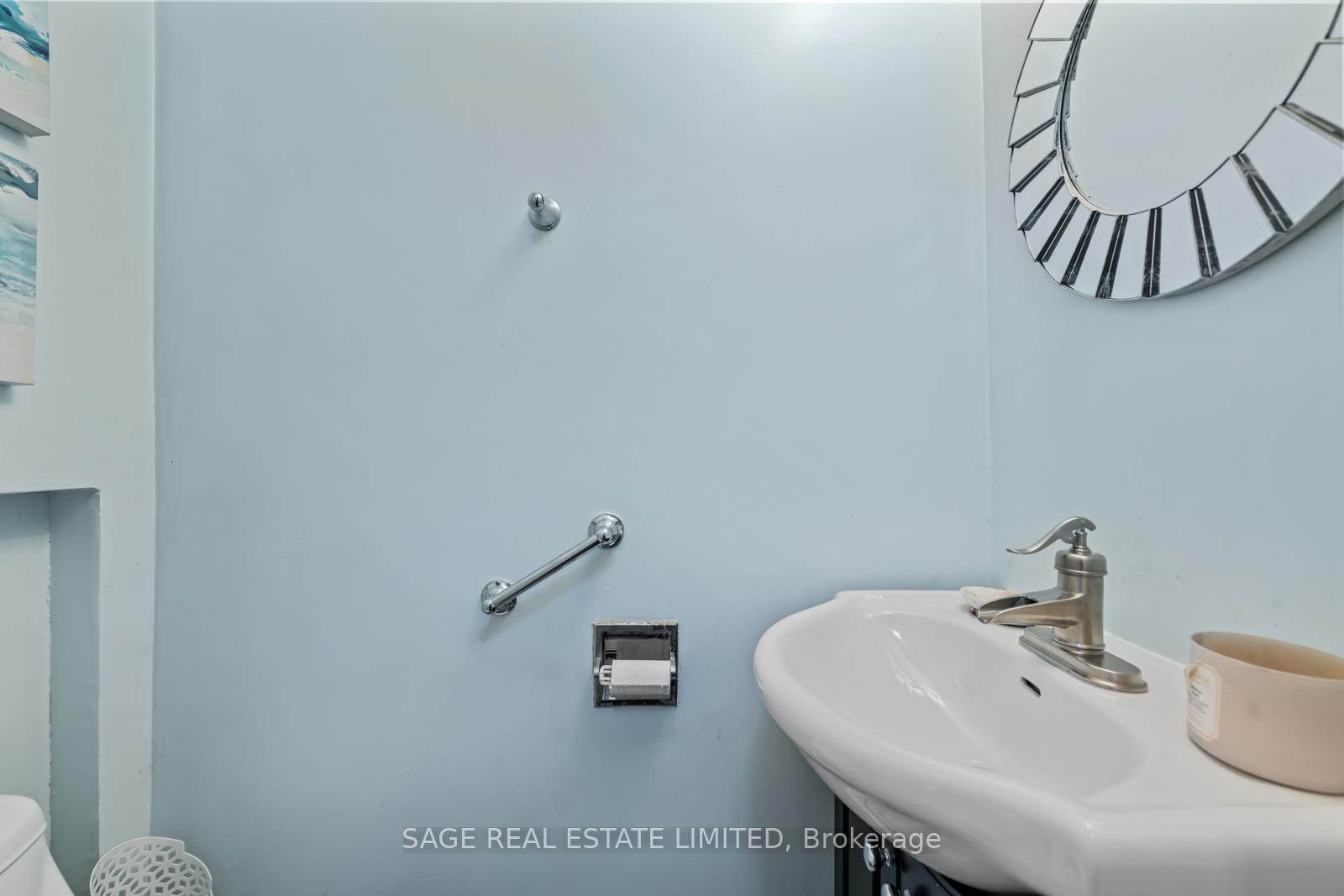 Photo 4 of 45 Dashwood Crescent, Etobicoke, Thistletown-Beaumonde Heights — HOMEH
