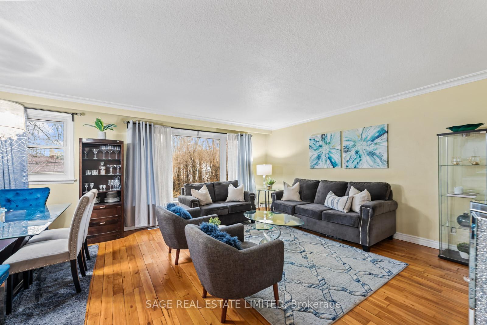 Photo 5 of 45 Dashwood Crescent, Etobicoke, Thistletown-Beaumonde Heights — HOMEH