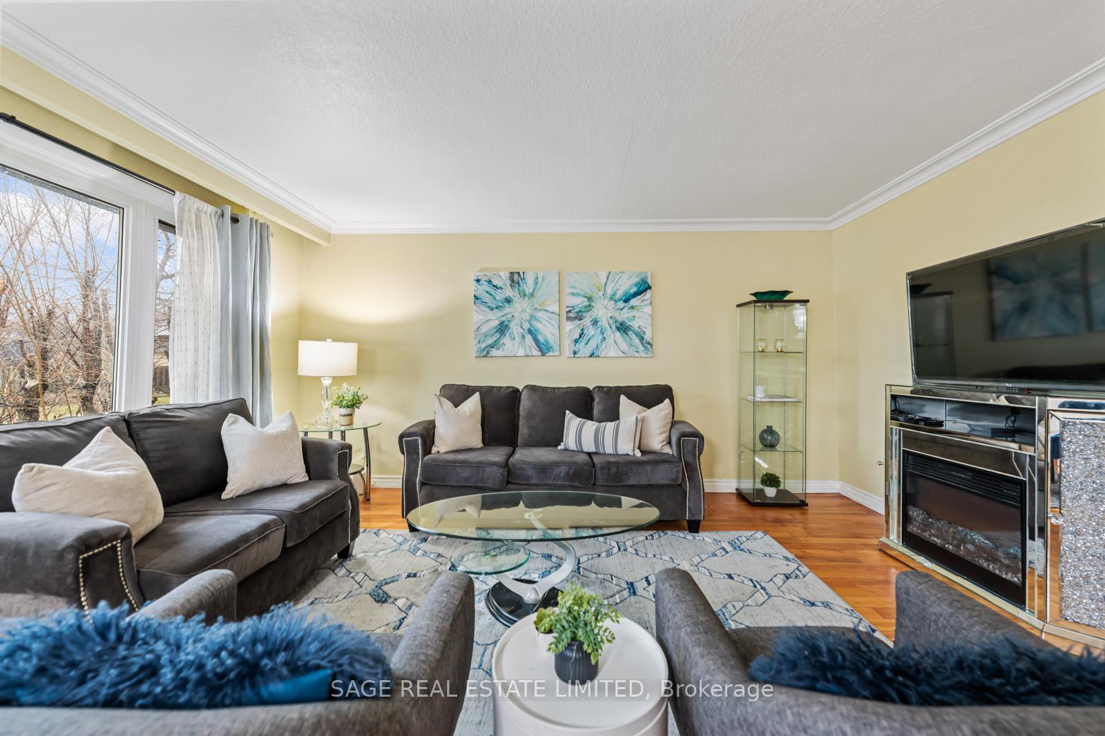 Photo 9 of 45 Dashwood Crescent, Etobicoke, Thistletown-Beaumonde Heights — HOMEH