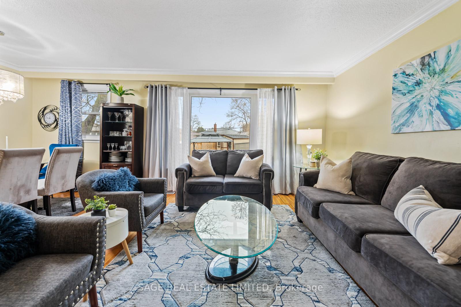 Photo 10 of 45 Dashwood Crescent, Etobicoke, Thistletown-Beaumonde Heights — HOMEH