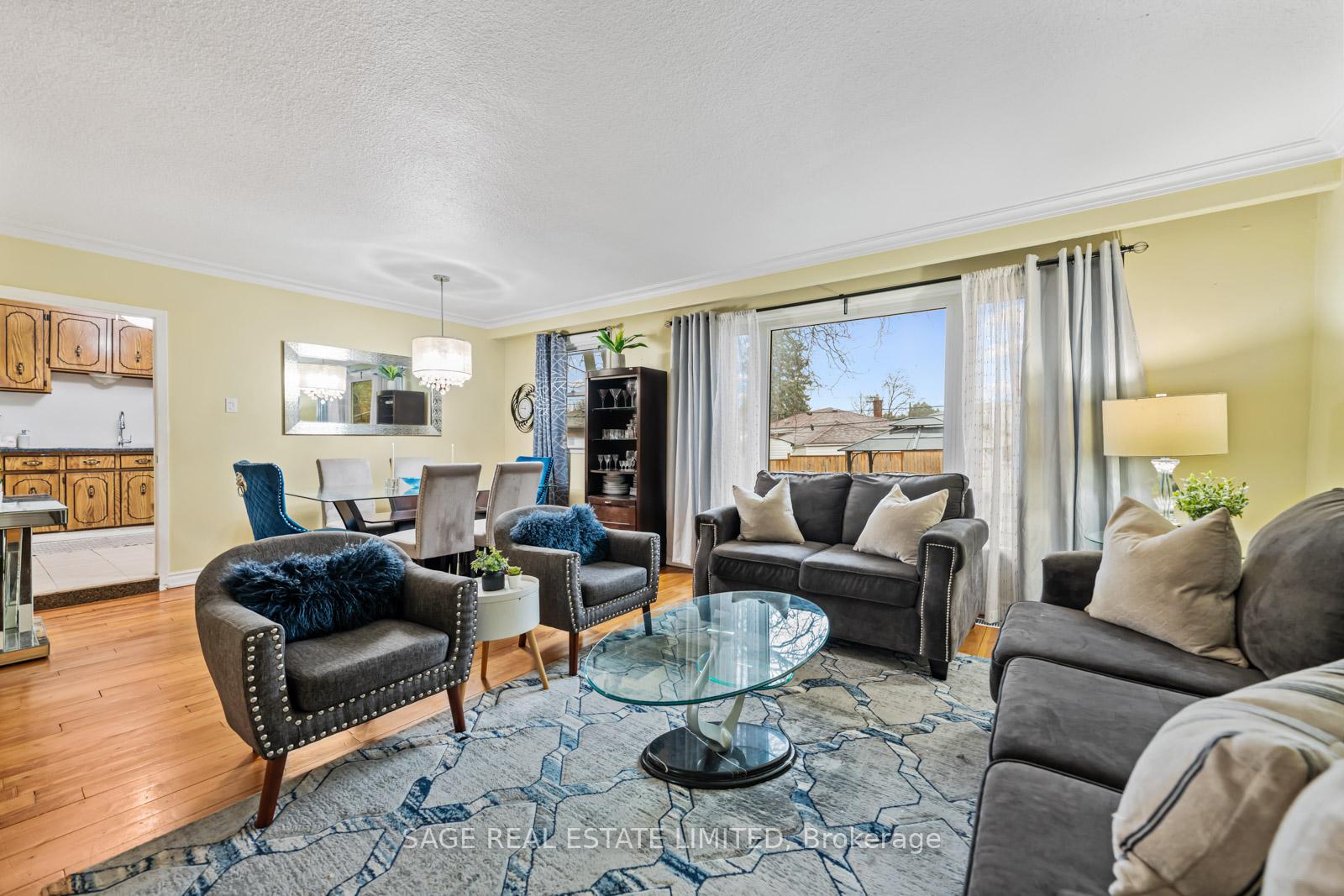 Photo 11 of 45 Dashwood Crescent, Etobicoke, Thistletown-Beaumonde Heights — HOMEH