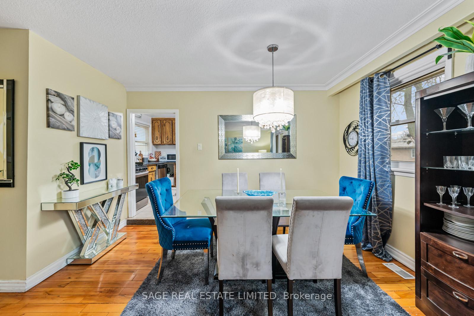 Photo 12 of 45 Dashwood Crescent, Etobicoke, Thistletown-Beaumonde Heights — HOMEH