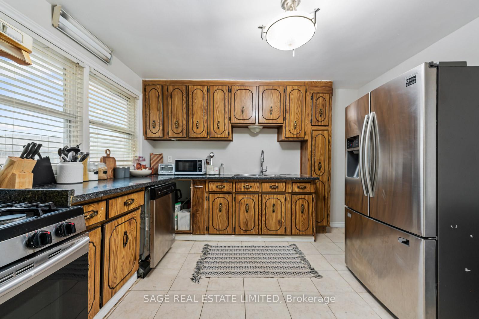 Photo 15 of 45 Dashwood Crescent, Etobicoke, Thistletown-Beaumonde Heights — HOMEH