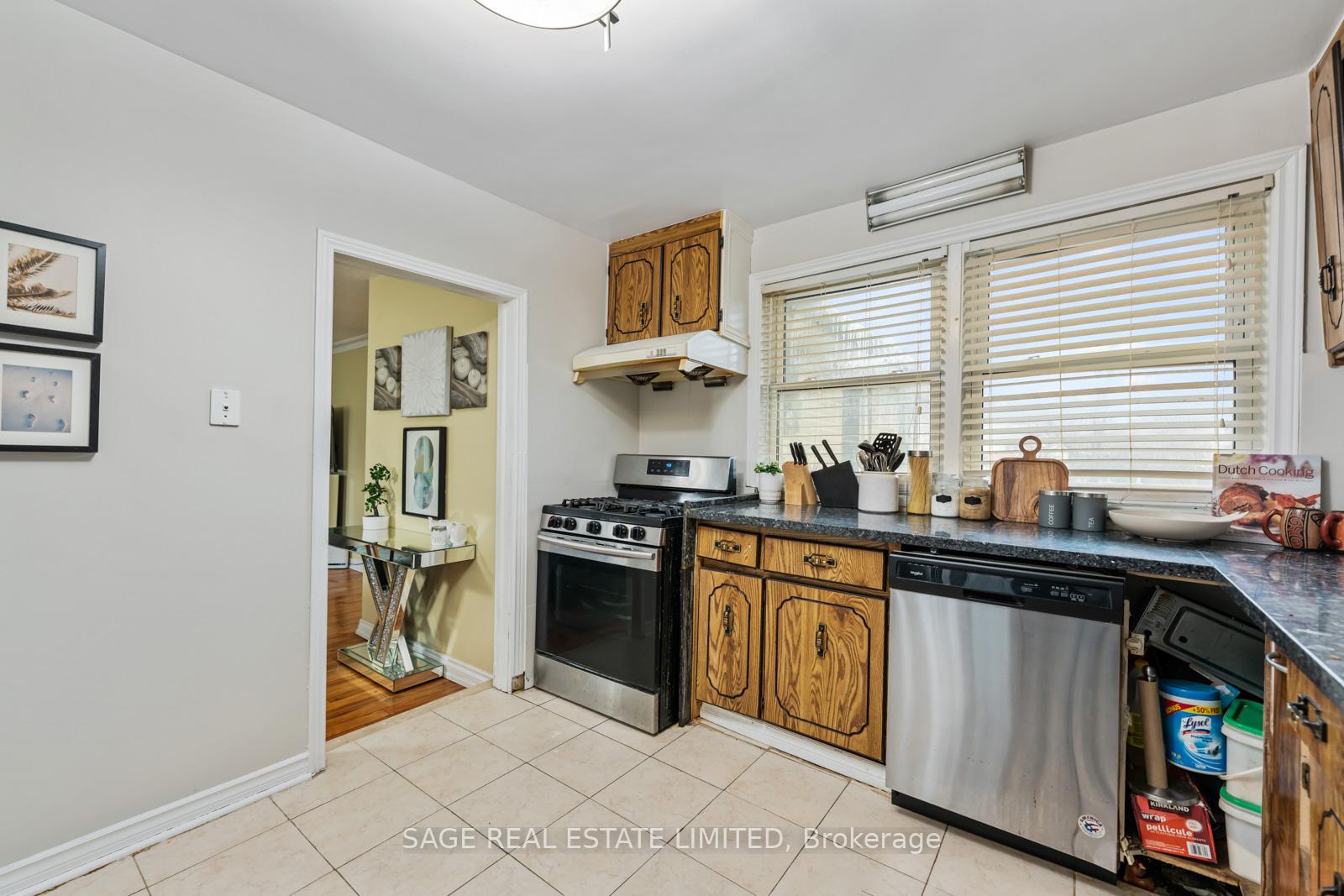 Photo 18 of 45 Dashwood Crescent, Etobicoke, Thistletown-Beaumonde Heights — HOMEH