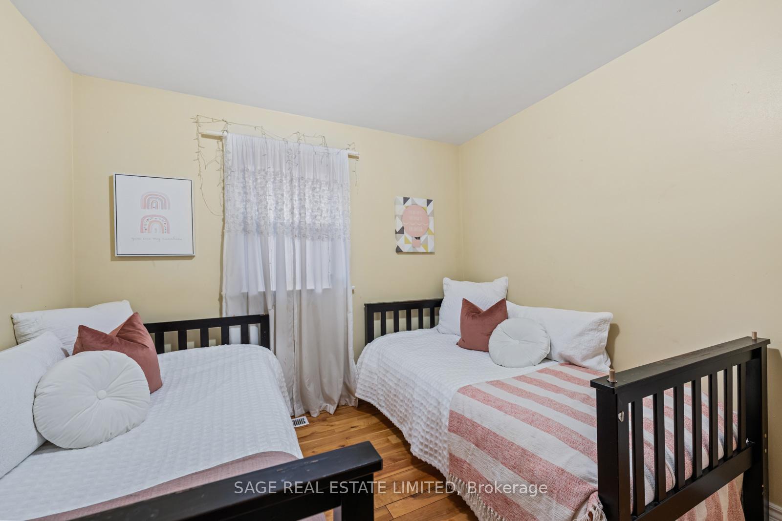 Photo 23 of 45 Dashwood Crescent, Etobicoke, Thistletown-Beaumonde Heights — HOMEH