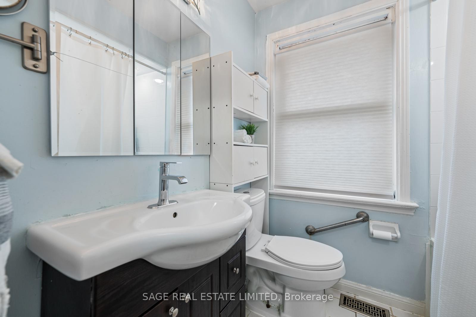 Photo 24 of 45 Dashwood Crescent, Etobicoke, Thistletown-Beaumonde Heights — HOMEH