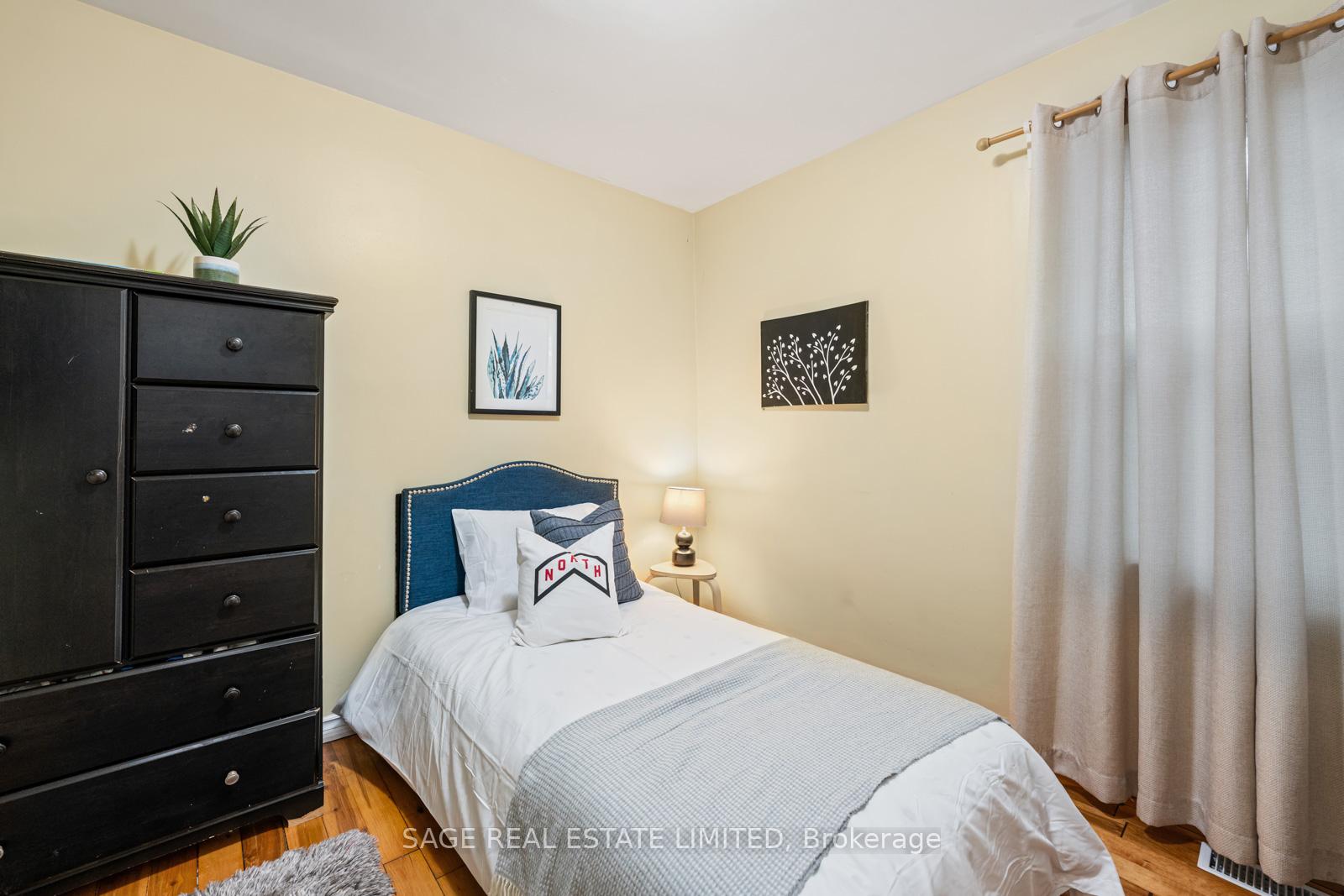 Photo 27 of 45 Dashwood Crescent, Etobicoke, Thistletown-Beaumonde Heights — HOMEH