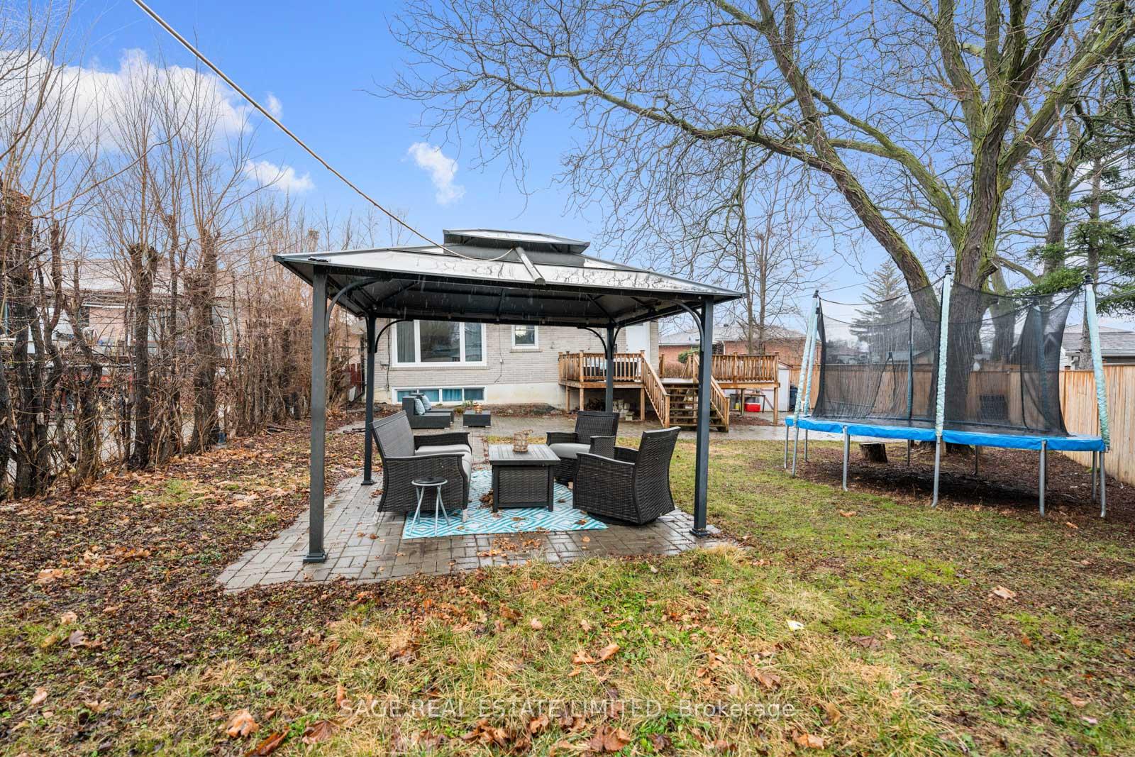 Photo 31 of 45 Dashwood Crescent, Etobicoke, Thistletown-Beaumonde Heights — HOMEH