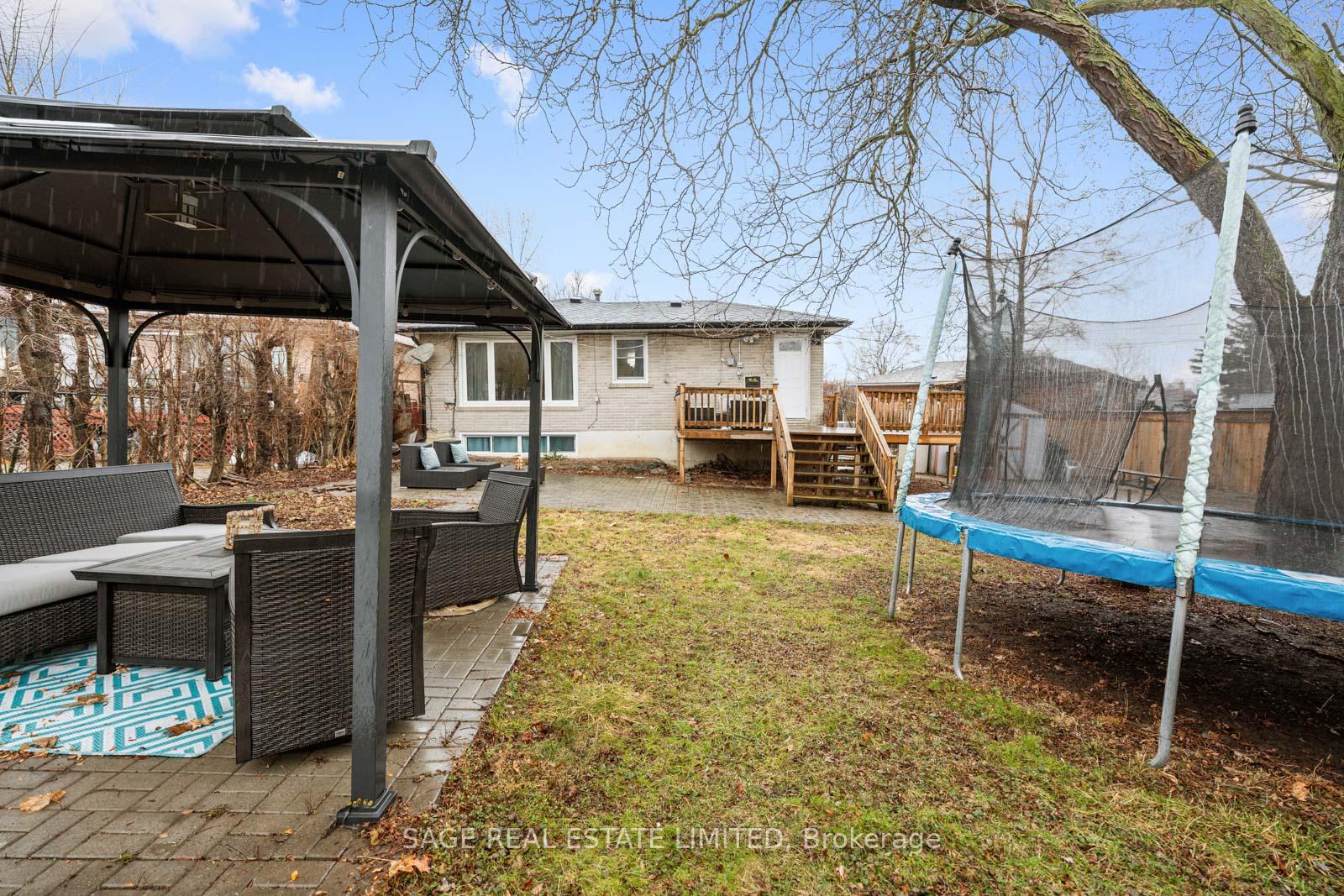 Photo 32 of 45 Dashwood Crescent, Etobicoke, Thistletown-Beaumonde Heights — HOMEH
