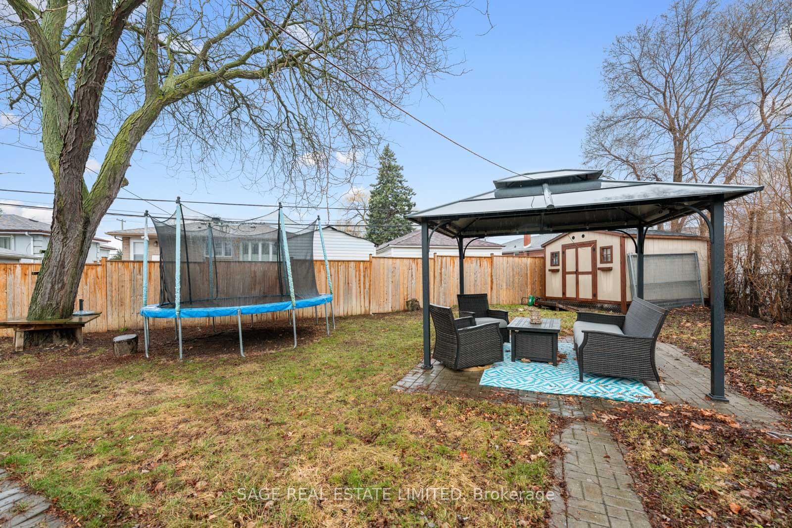 Photo 37 of 45 Dashwood Crescent, Etobicoke, Thistletown-Beaumonde Heights — HOMEH