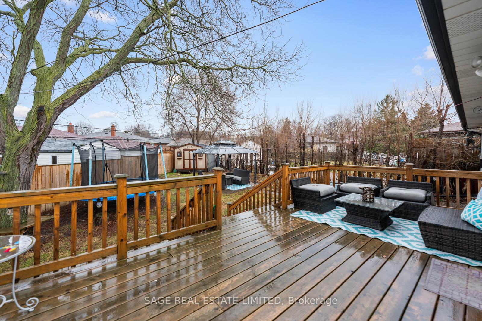 Photo 38 of 45 Dashwood Crescent, Etobicoke, Thistletown-Beaumonde Heights — HOMEH