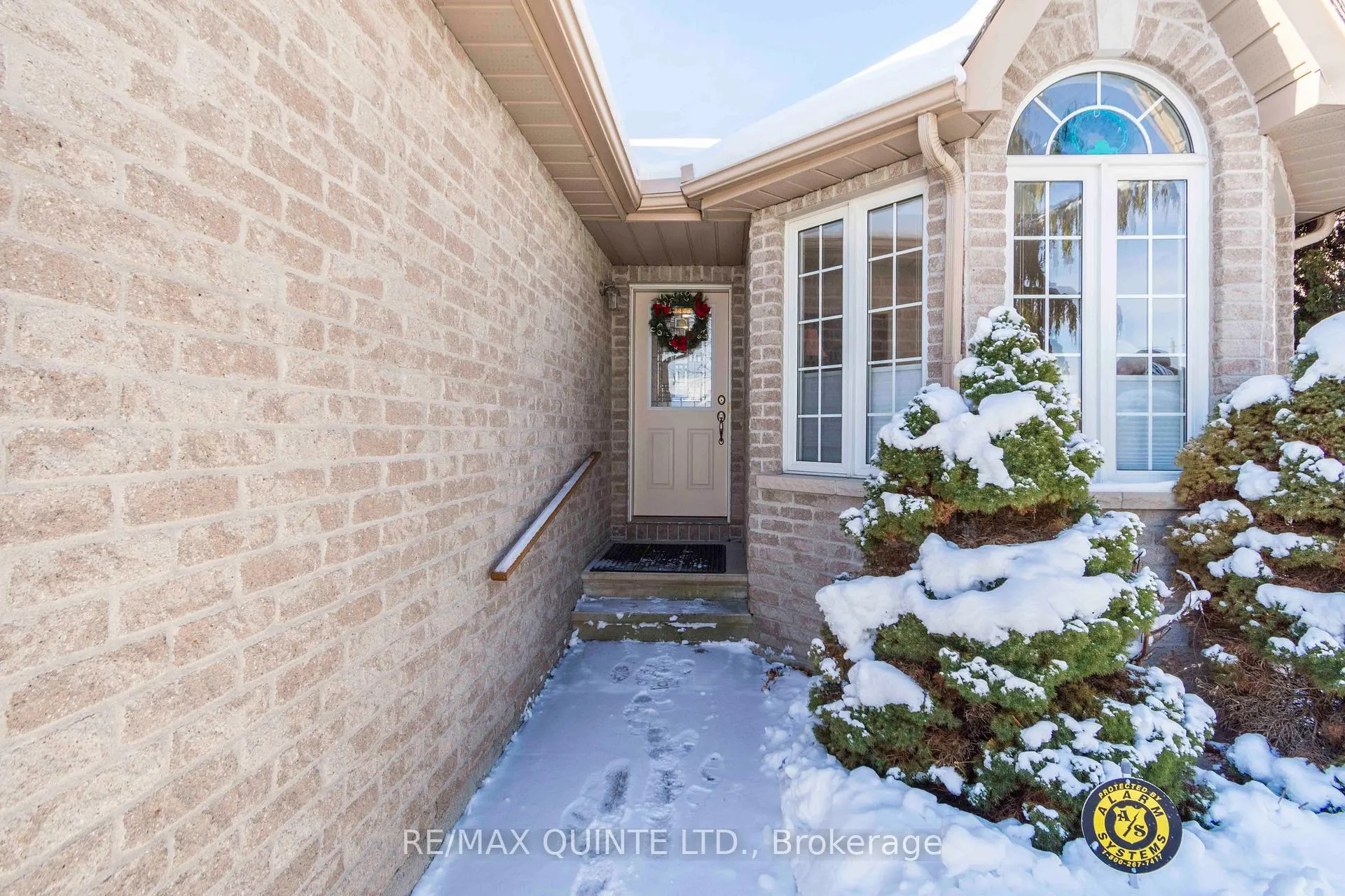 Photo 3 of 43 Gavey Street, Belleville, Thurlow Ward — HOMEH