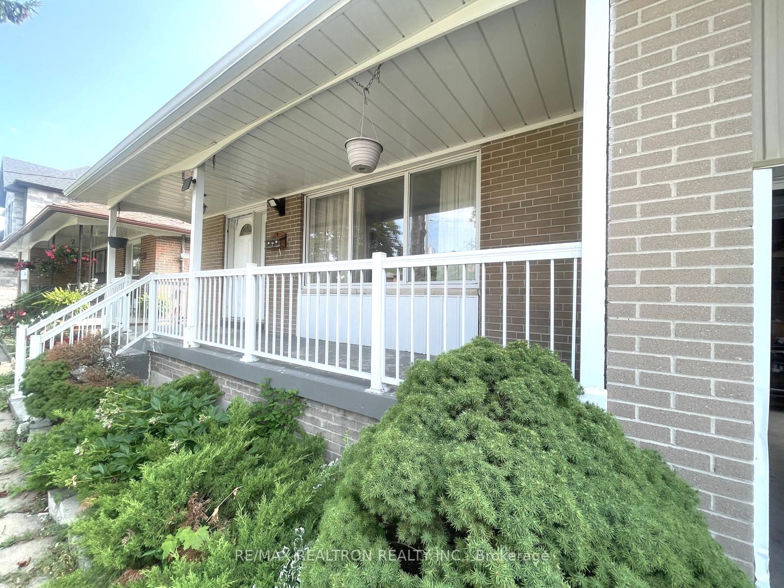 Photo 3 of 35 Kearney Drive, Etobicoke, West Humber-Clairville — HOMEH
