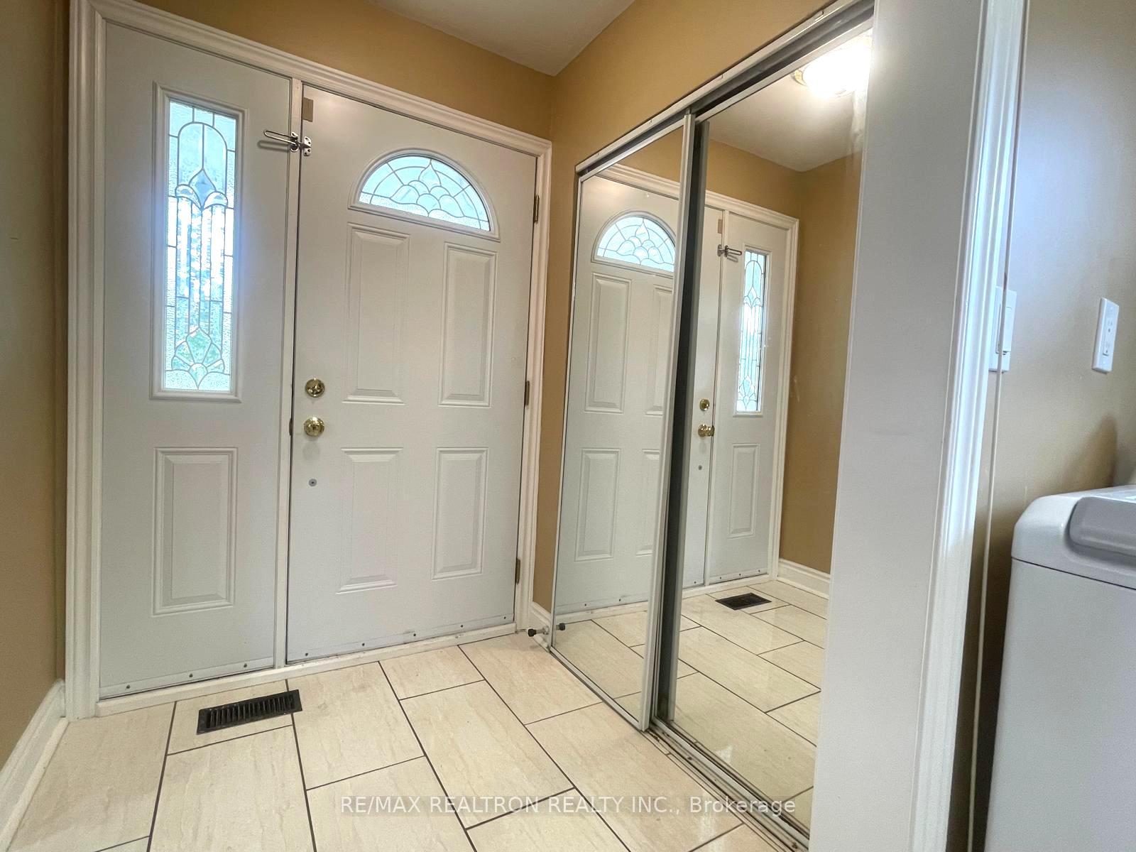 Photo 4 of 35 Kearney Drive, Etobicoke, West Humber-Clairville — HOMEH