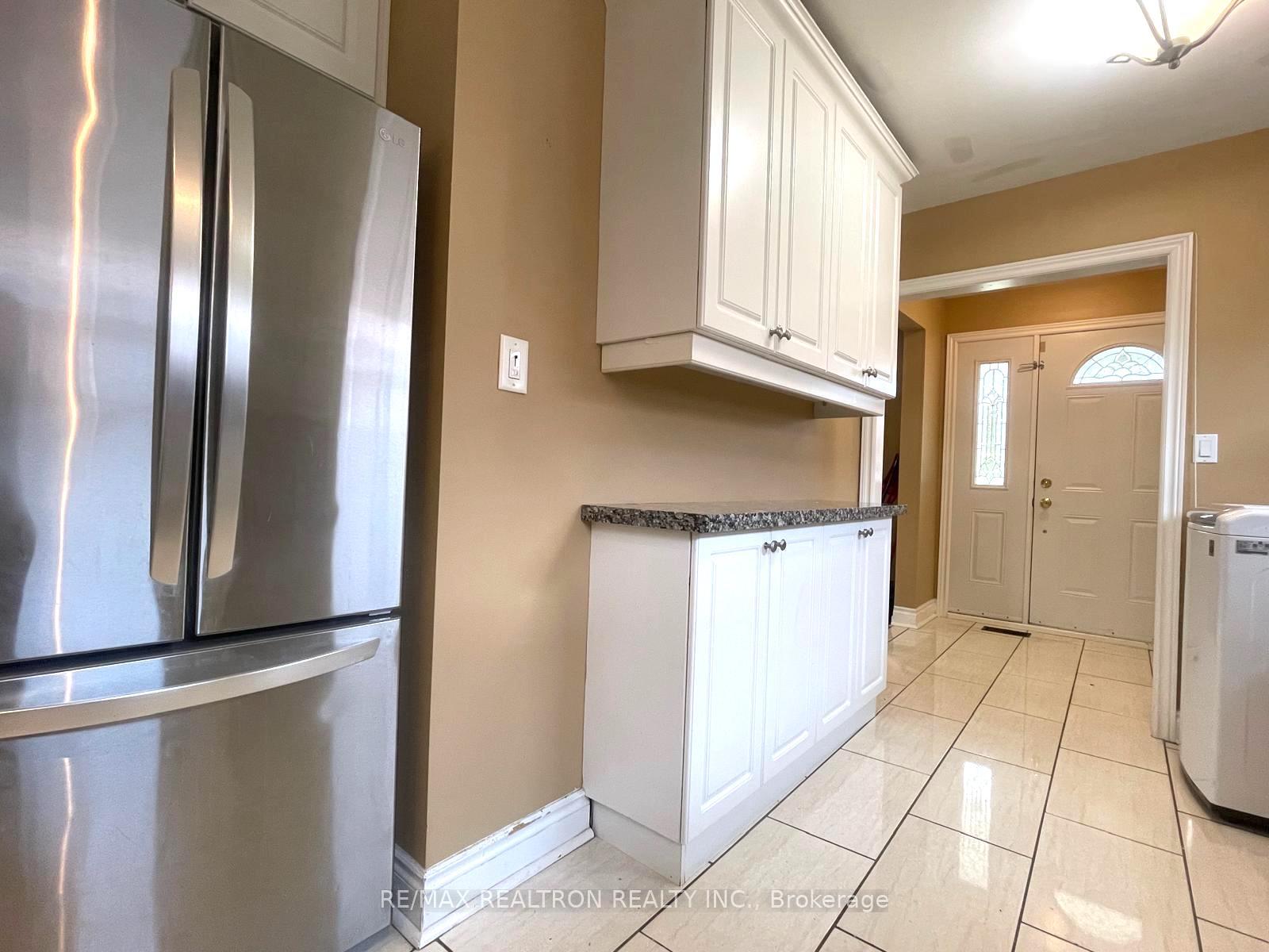 Photo 6 of 35 Kearney Drive, Etobicoke, West Humber-Clairville — HOMEH