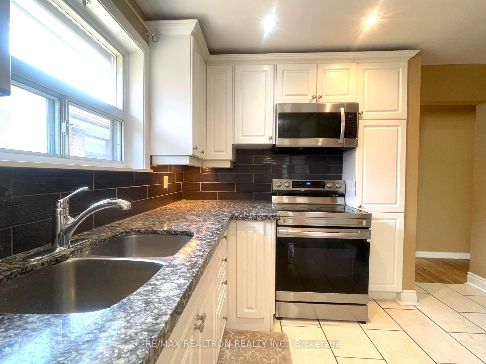 Photo 7 of 35 Kearney Drive, Etobicoke, West Humber-Clairville — HOMEH