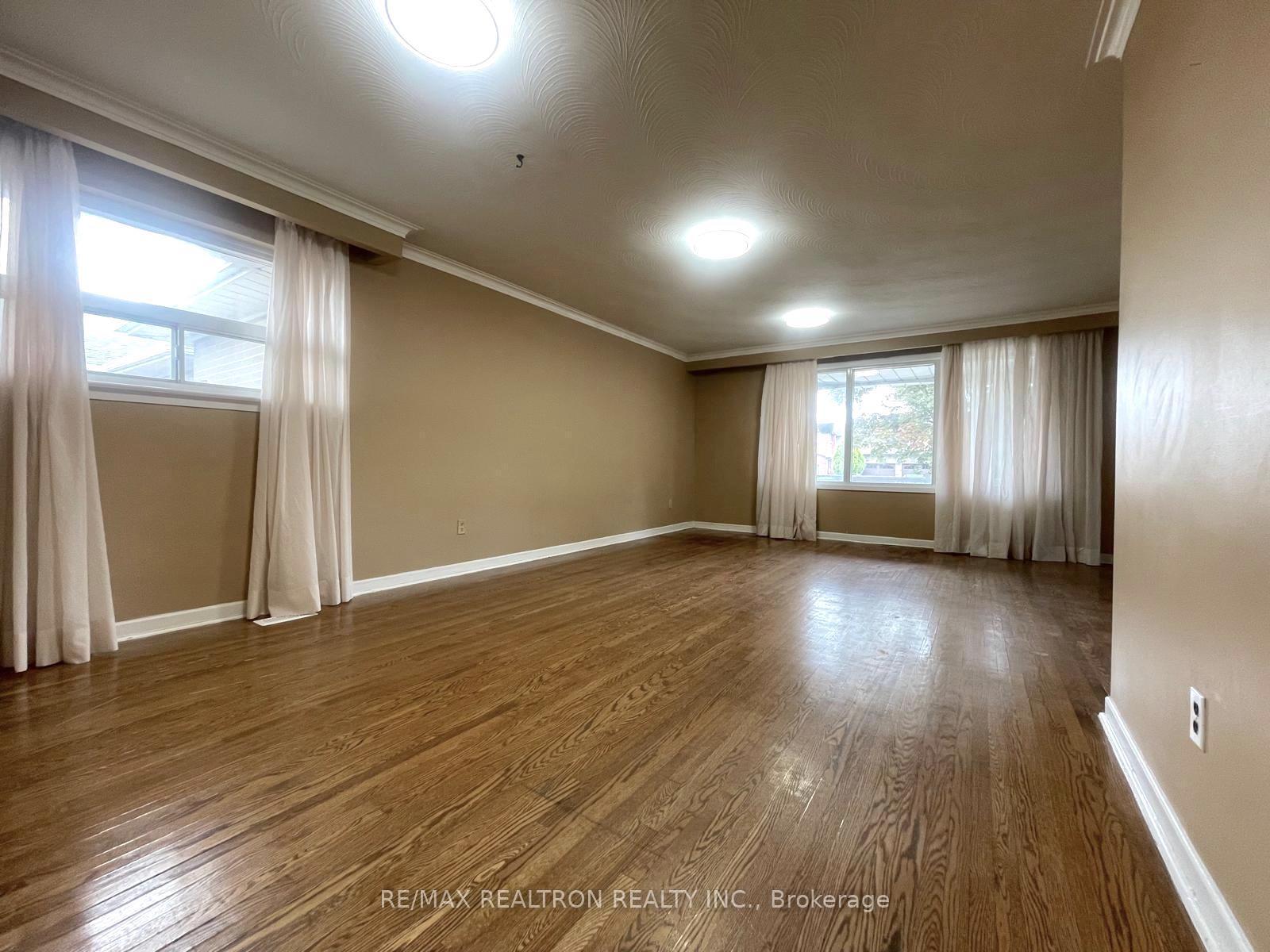 Photo 8 of 35 Kearney Drive, Etobicoke, West Humber-Clairville — HOMEH