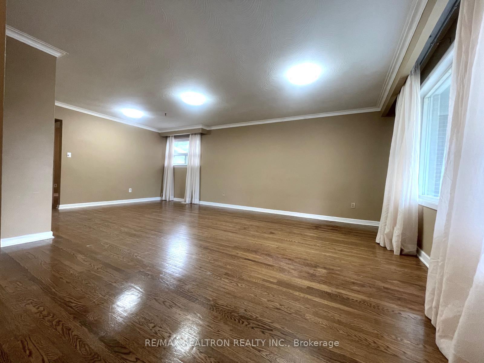 Photo 9 of 35 Kearney Drive, Etobicoke, West Humber-Clairville — HOMEH