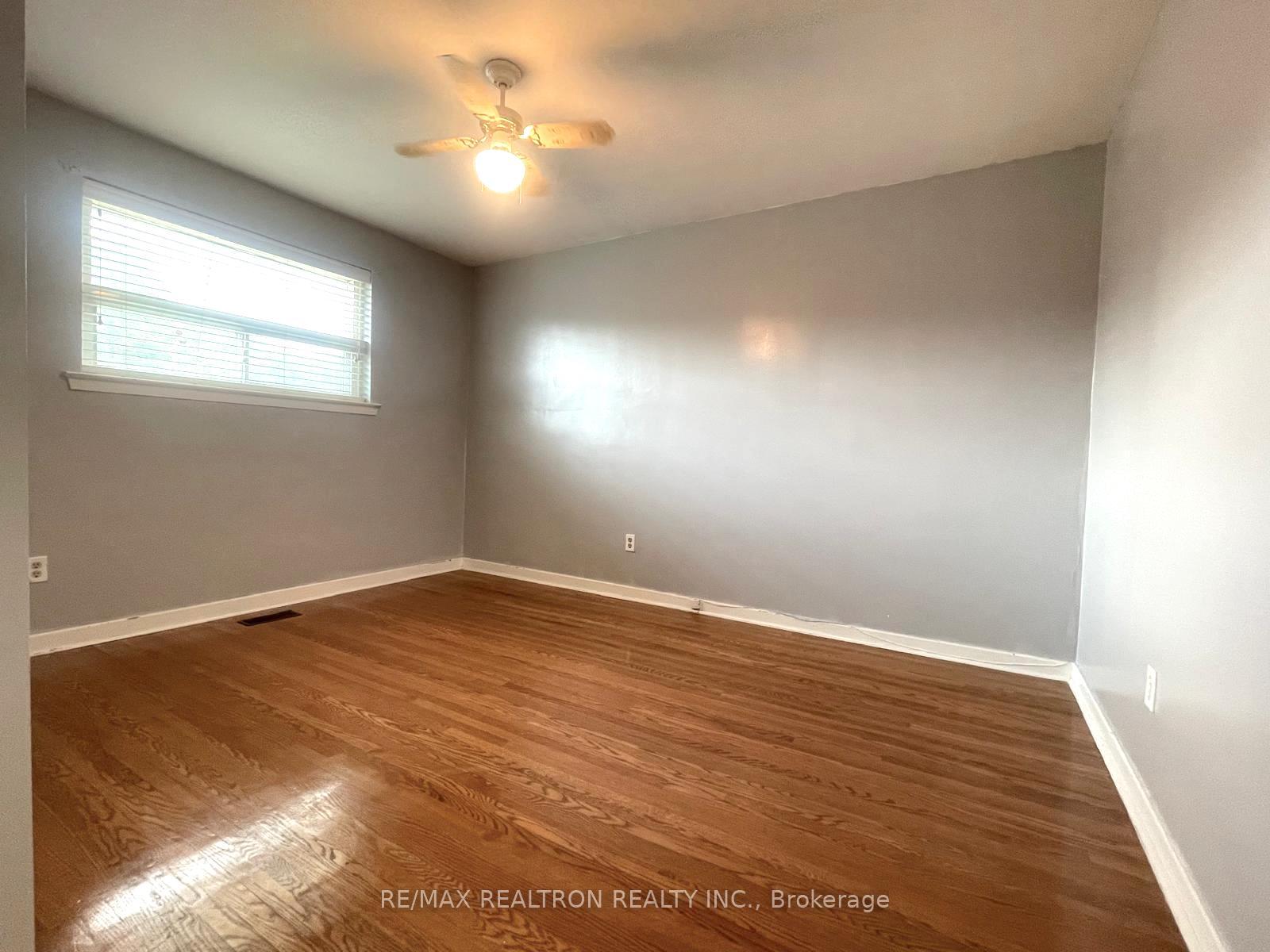 Photo 11 of 35 Kearney Drive, Etobicoke, West Humber-Clairville — HOMEH