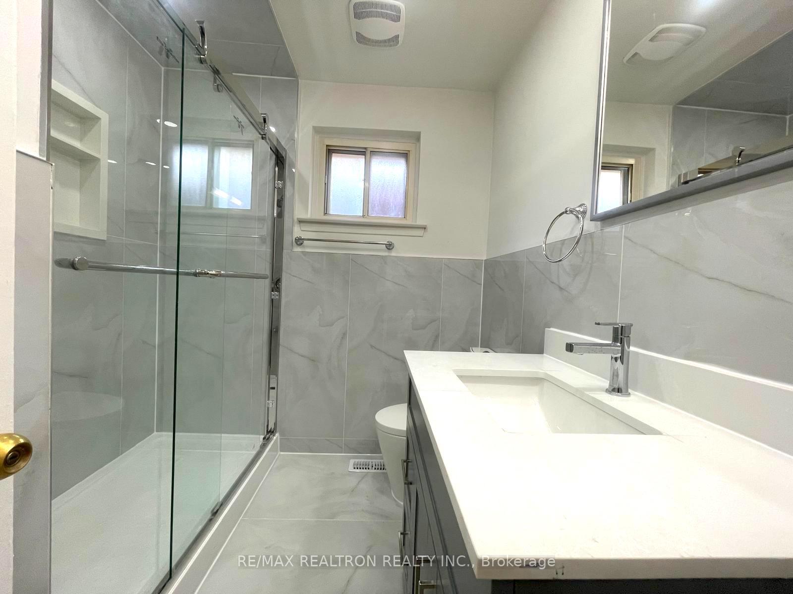 Photo 12 of 35 Kearney Drive, Etobicoke, West Humber-Clairville — HOMEH