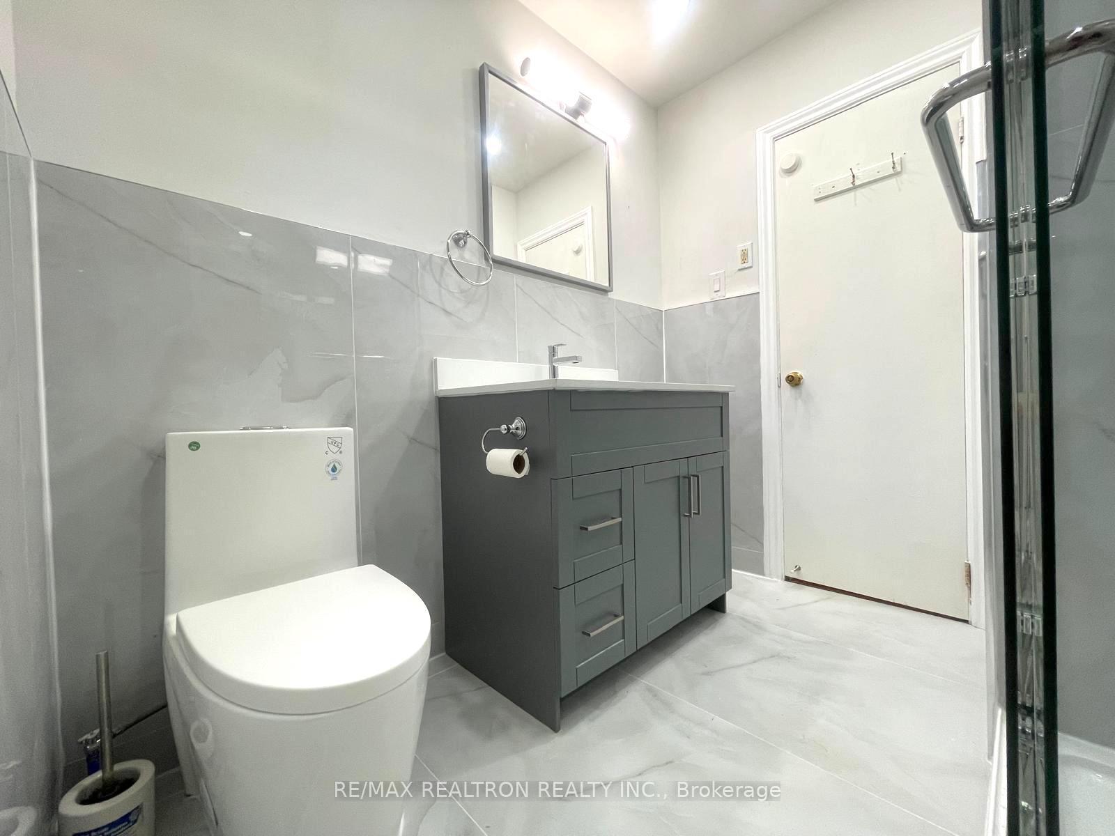 Photo 13 of 35 Kearney Drive, Etobicoke, West Humber-Clairville — HOMEH