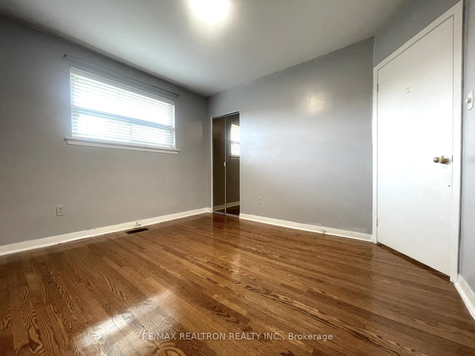 Photo 15 of 35 Kearney Drive, Etobicoke, West Humber-Clairville — HOMEH