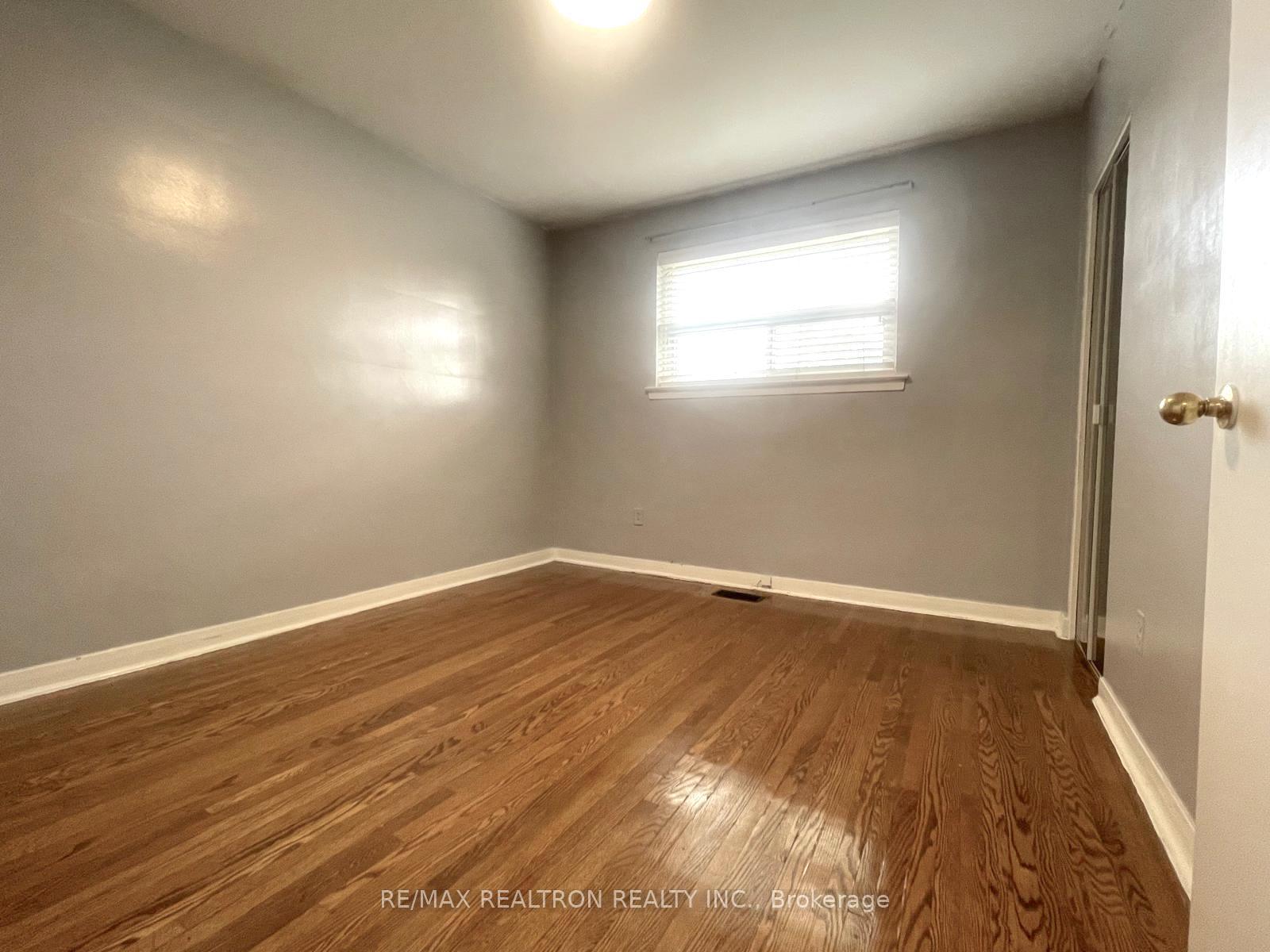 Photo 16 of 35 Kearney Drive, Etobicoke, West Humber-Clairville — HOMEH