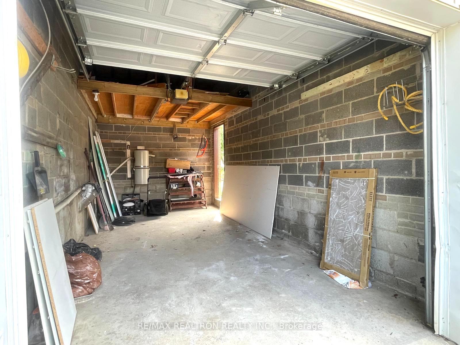 Photo 21 of 35 Kearney Drive, Etobicoke, West Humber-Clairville — HOMEH