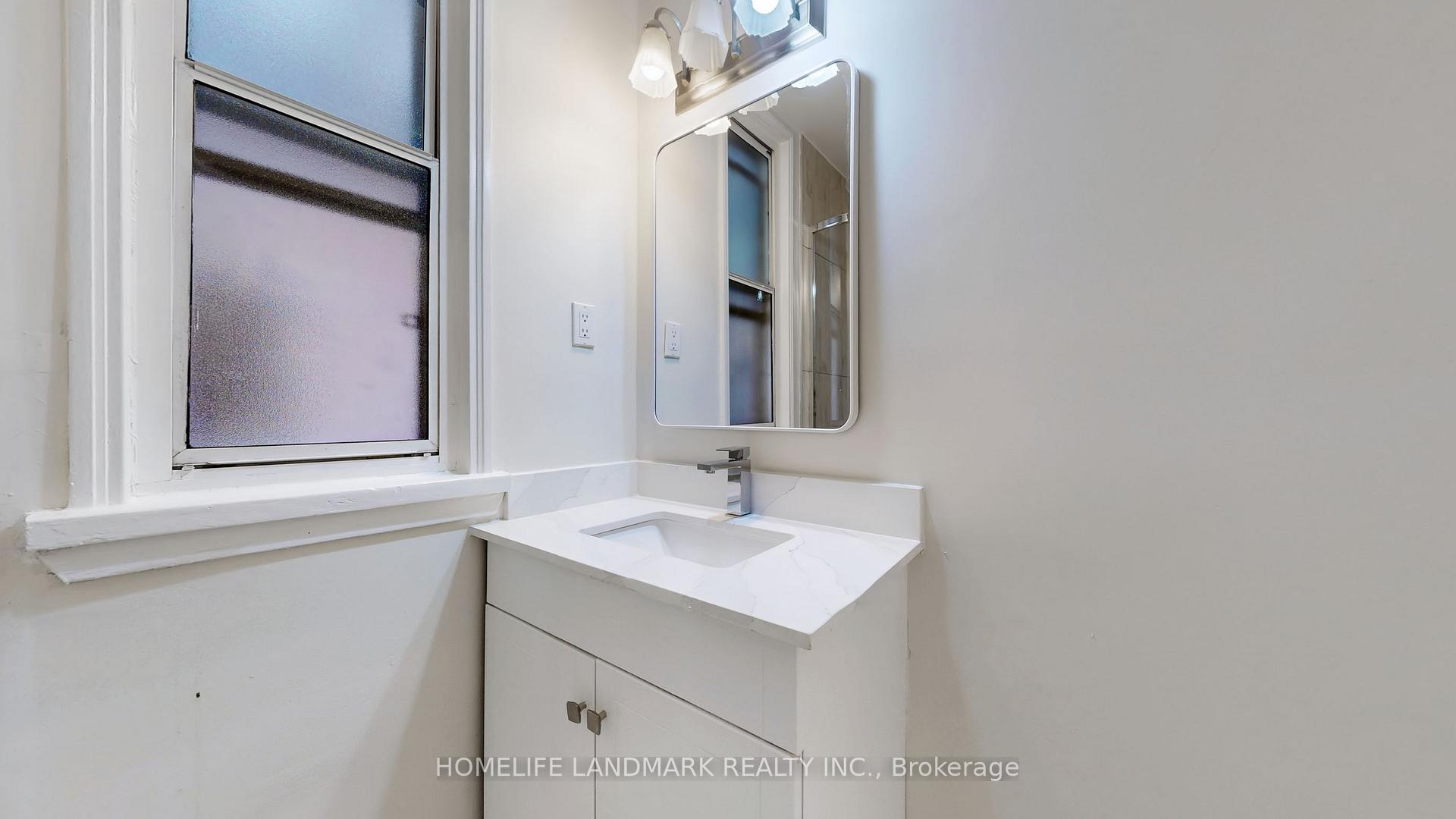 Photo 12 of Unit 2nd Fl, 255 Manning Avenue, Toronto, Palmerston-Little Italy — HOMEH