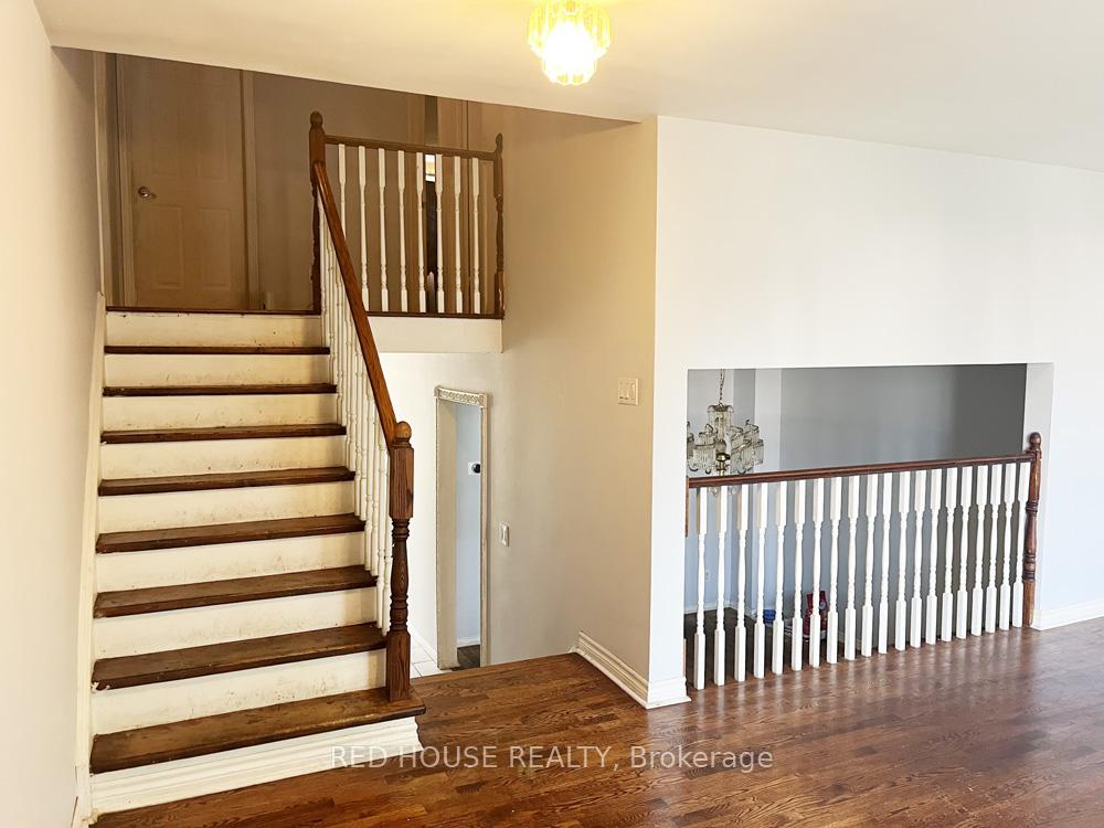 Photo 3 of 28 Kay Drive, Etobicoke, Mount Olive-Silverstone-Jamestown — HOMEH