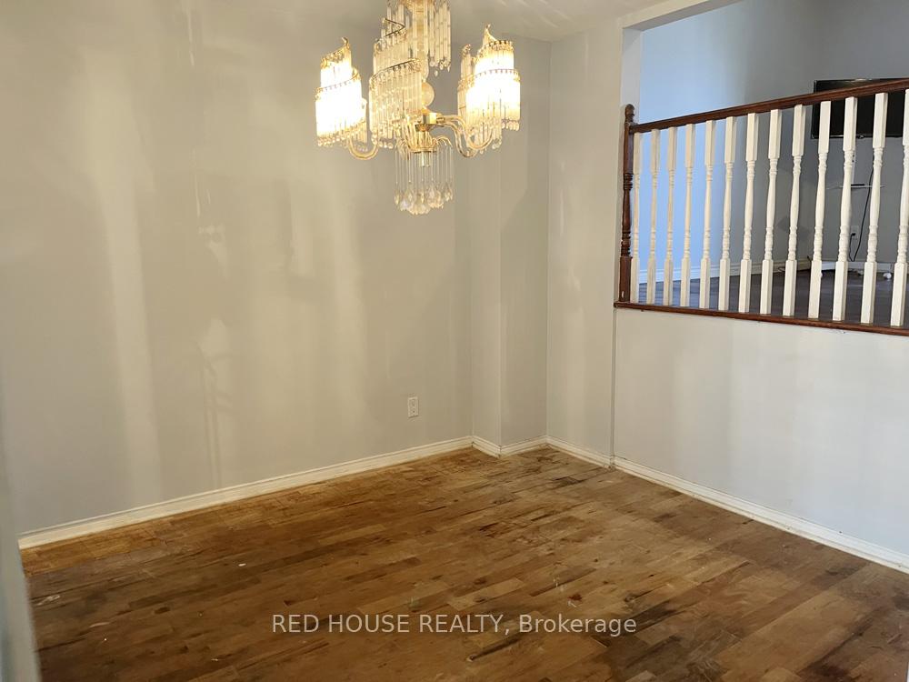 Photo 4 of 28 Kay Drive, Etobicoke, Mount Olive-Silverstone-Jamestown — HOMEH
