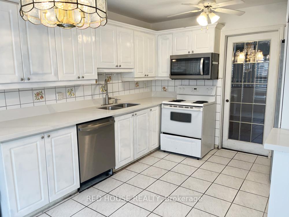 Photo 5 of 28 Kay Drive, Etobicoke, Mount Olive-Silverstone-Jamestown — HOMEH